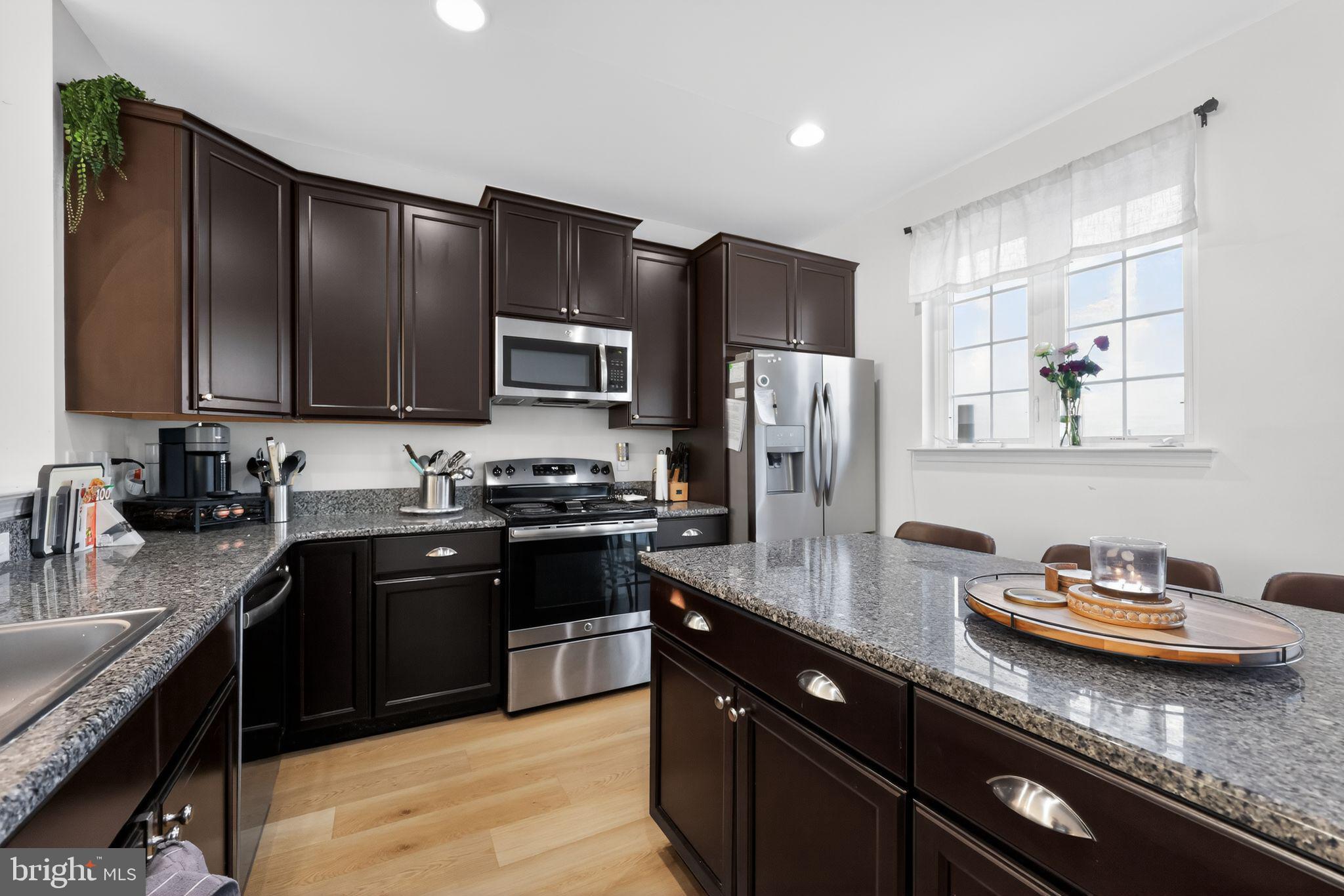 CREEKSIDE AT LLANERC - Residential