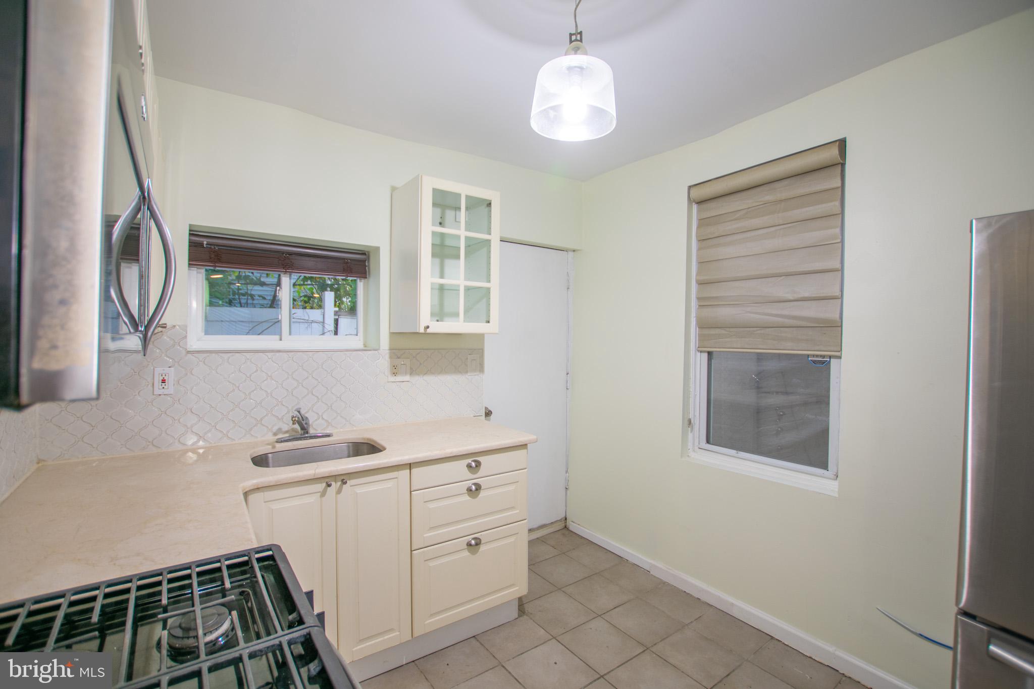 POINT BREEZE - Residential Lease