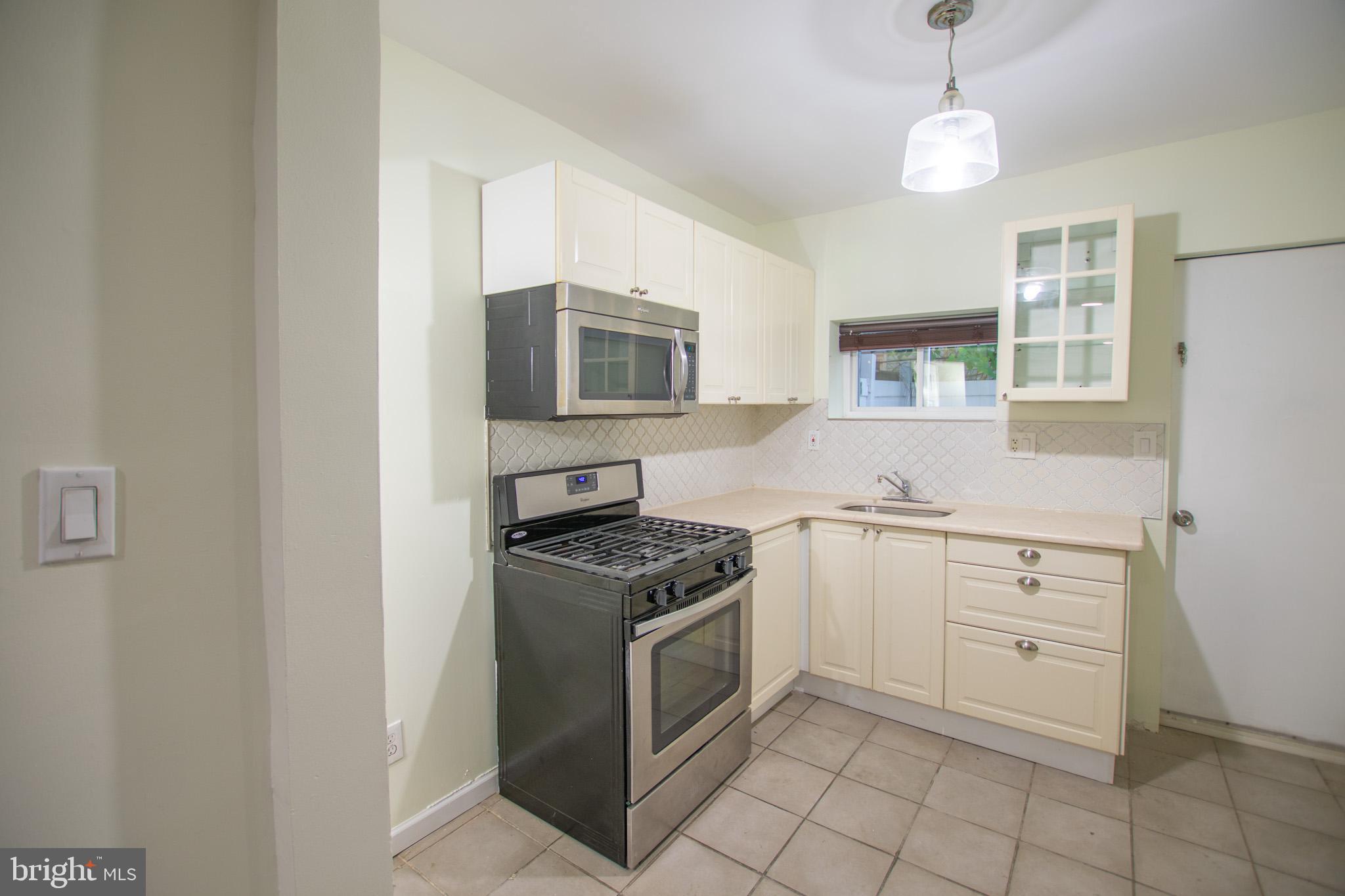 POINT BREEZE - Residential Lease