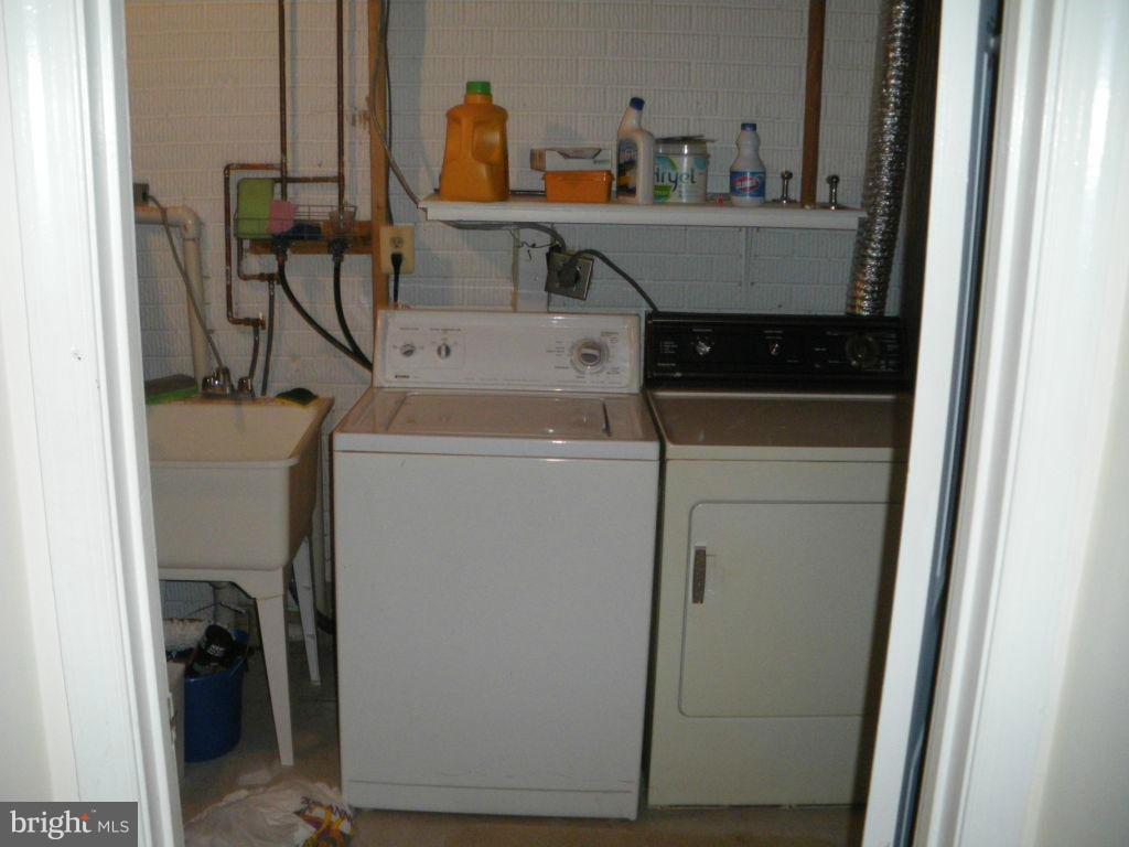 WORTHINGTON WOODS - Residential Lease