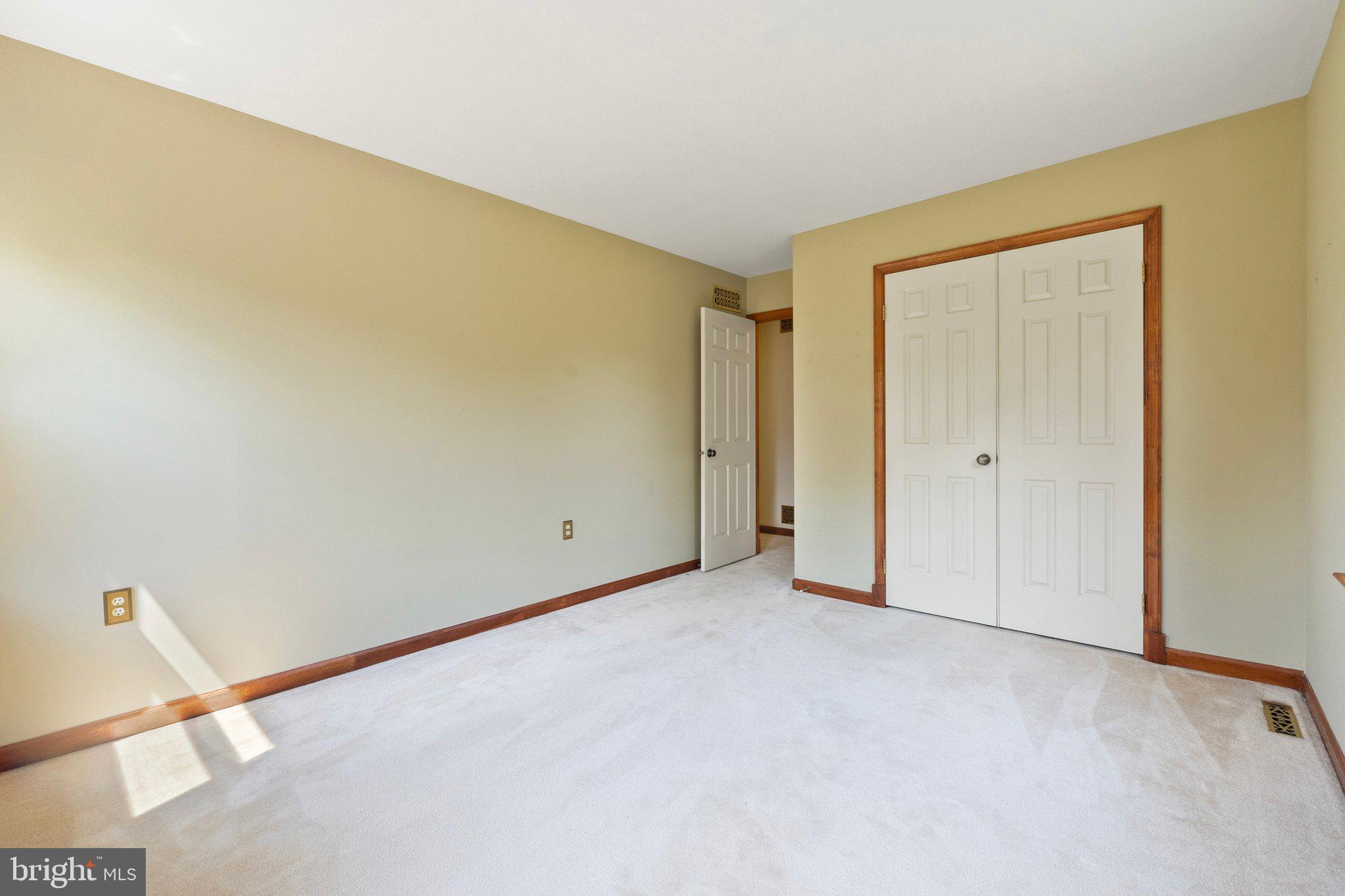 OAK TREE EAST - Residential