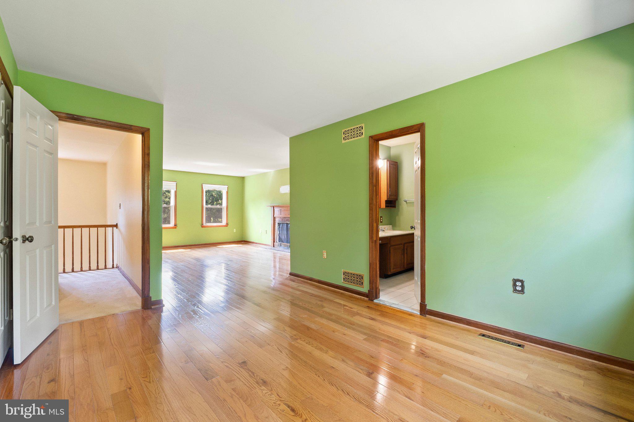 OAK TREE EAST - Residential