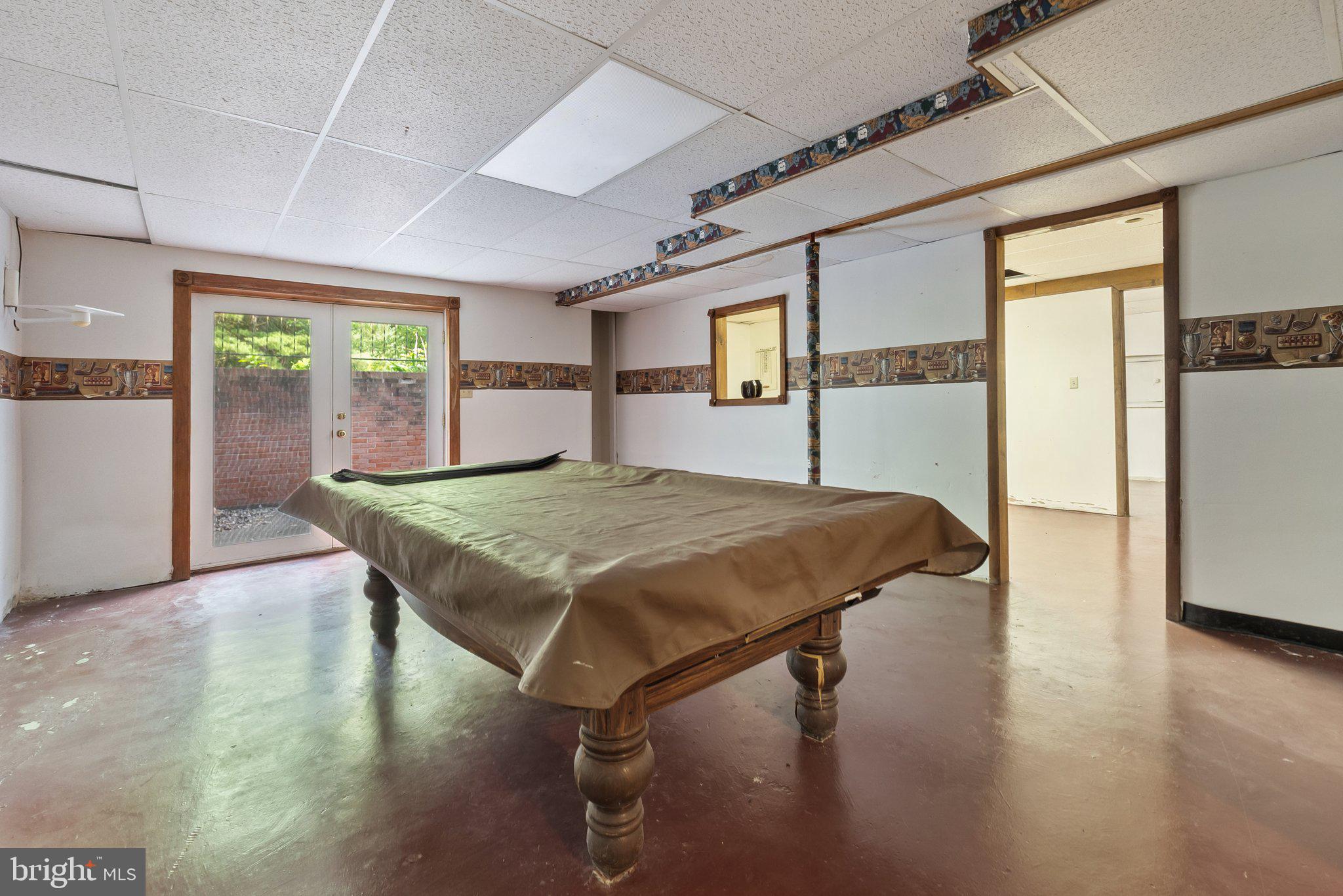 OAK TREE EAST - Residential