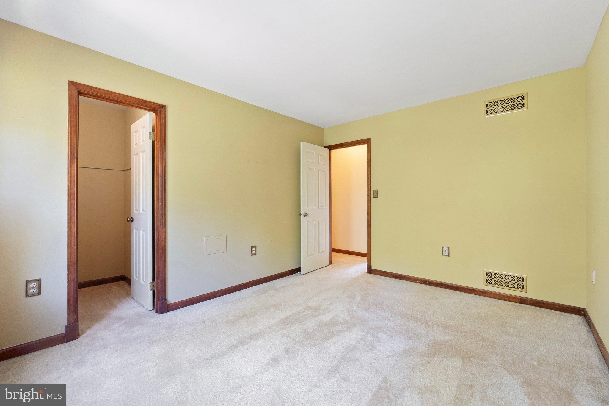 OAK TREE EAST - Residential