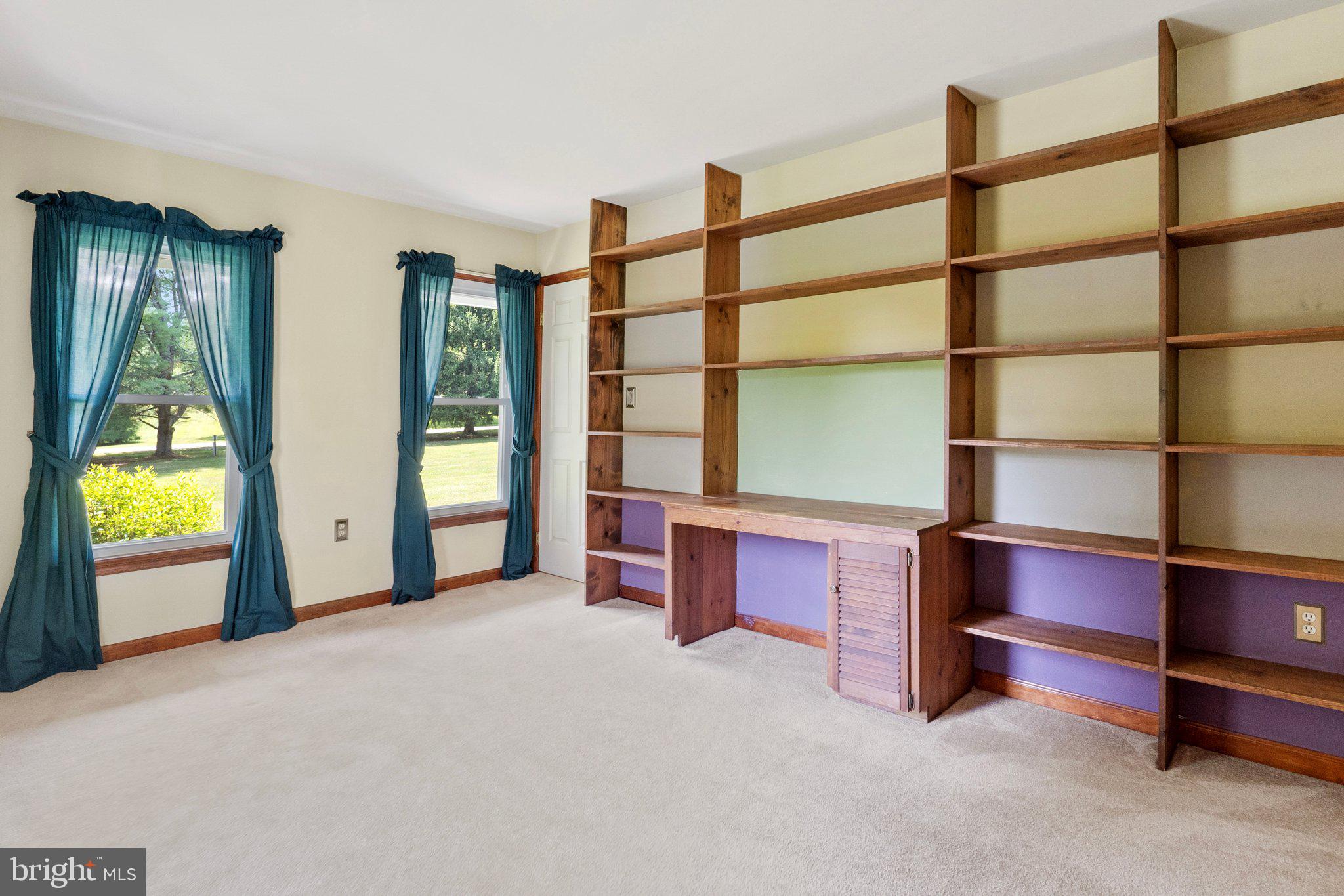 OAK TREE EAST - Residential