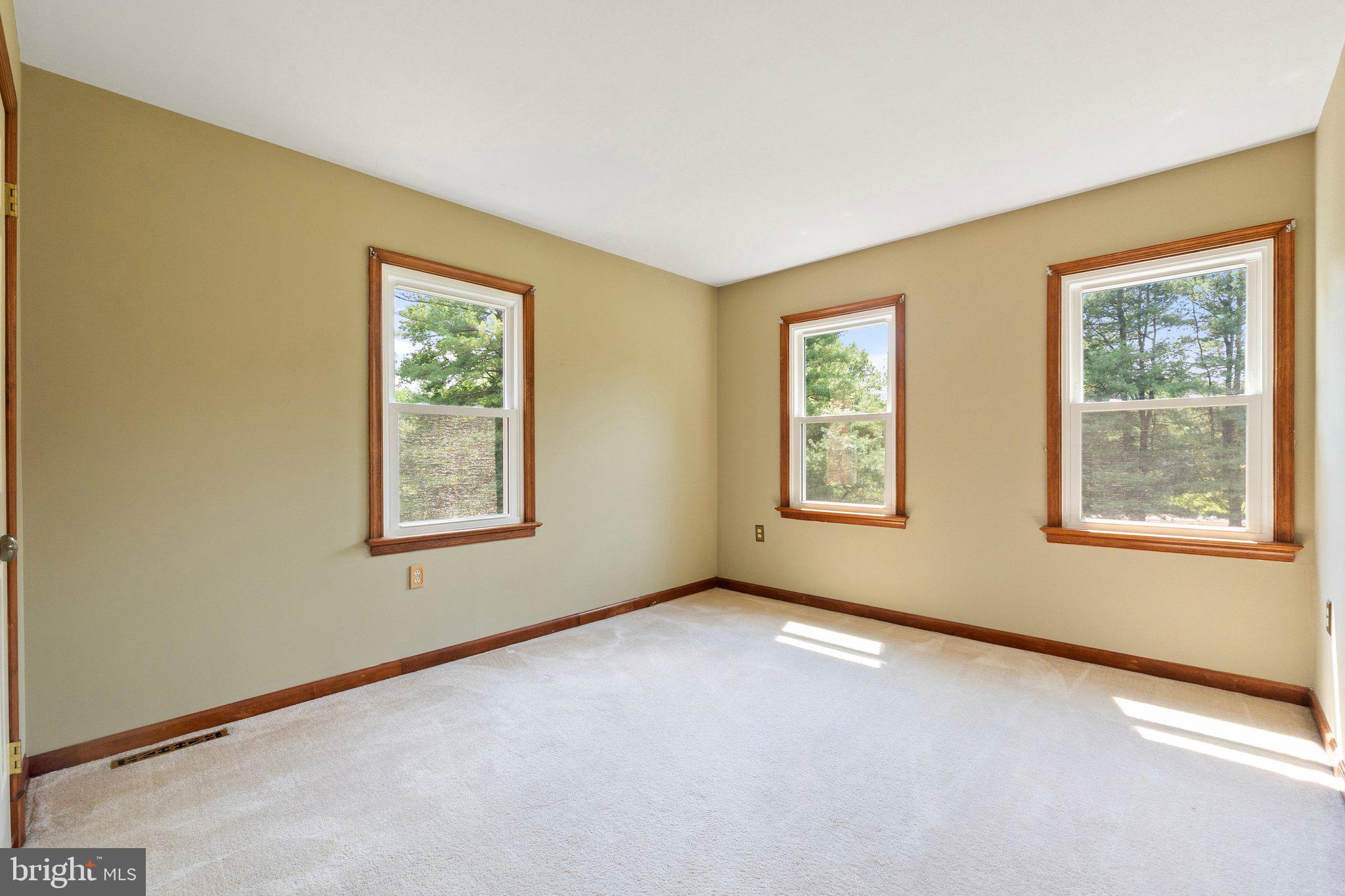 OAK TREE EAST - Residential