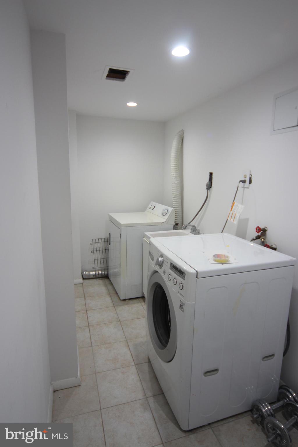 CARRINGTON VILLAGE - Residential Lease