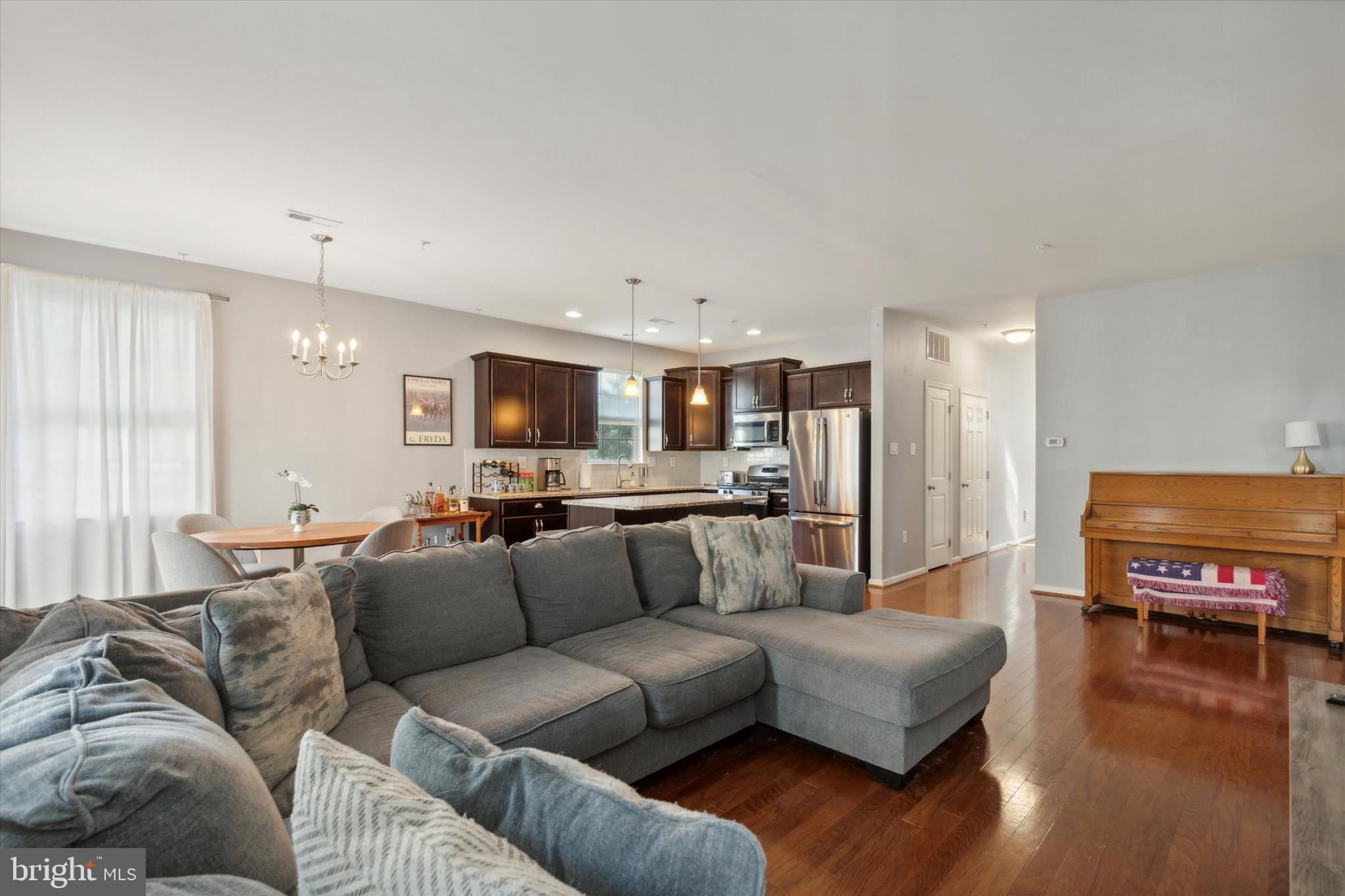 CARILLON HILL - Residential