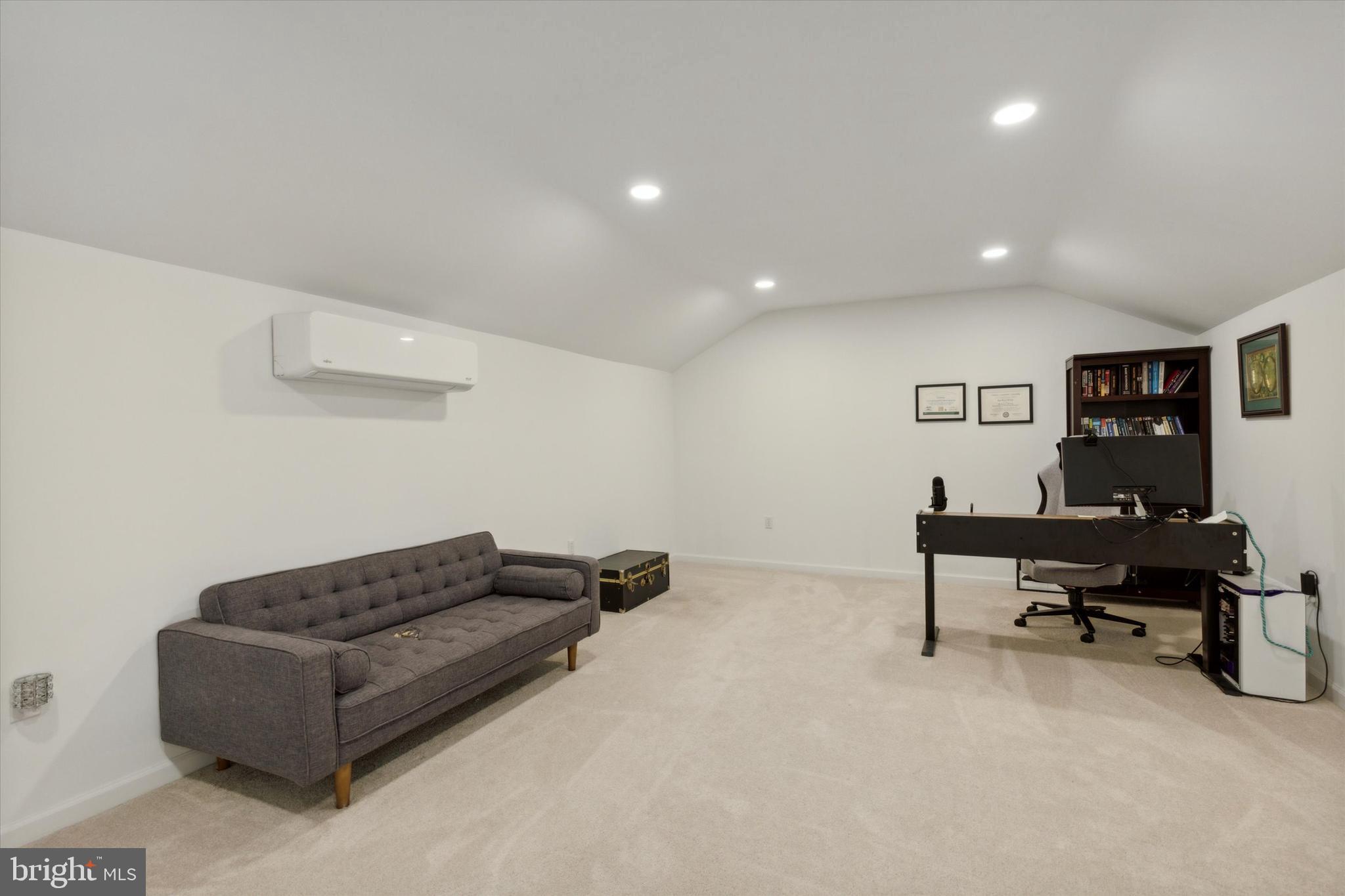 CARILLON HILL - Residential