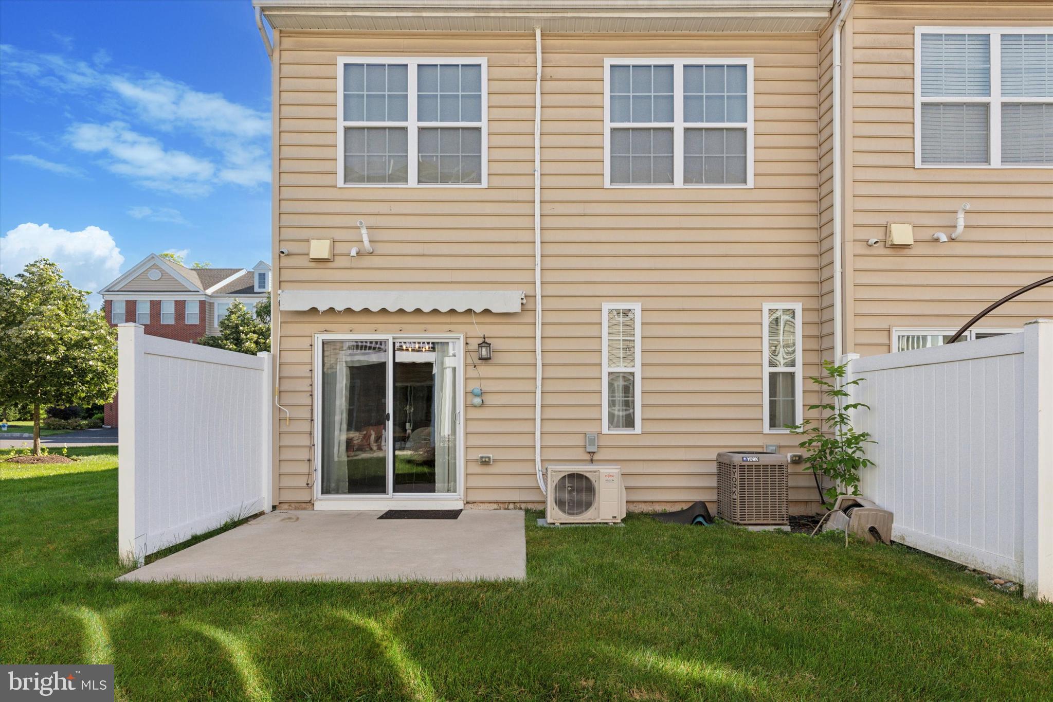 CARILLON HILL - Residential