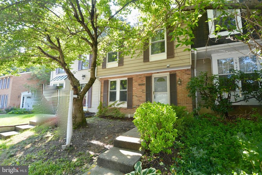 You will fall in love with this beautiful 3 level townhome in Montclair! 

Recent updates and upgrades to include fresh paint throughout entire home, brand new carpet, refrigerator,  microwave  and granite countertops! The roof was put on in 2019 and the hot water heater installed in 2017. Back of the house was recently powerwashed. 

It has very spacious bedrooms, with ceiling fans and a walk in closet in the master bedroom. There are hardwood floors throughout the main level. The basement features a cozy fireplace, a half bath  and separate storage/rec room.

The deck off the kitchen that backs to the woods for privacy.

You are walking distance from the Montclair Country Club!!! There are a variety of memberships at the Country Club:  Social, Pool, Golf and/or Tennis. As a resident of Montclair you can enjoy the three beaches we have throughout the community.

This excellent location is close to schools, commuter lot, shopping, restaurants and more.