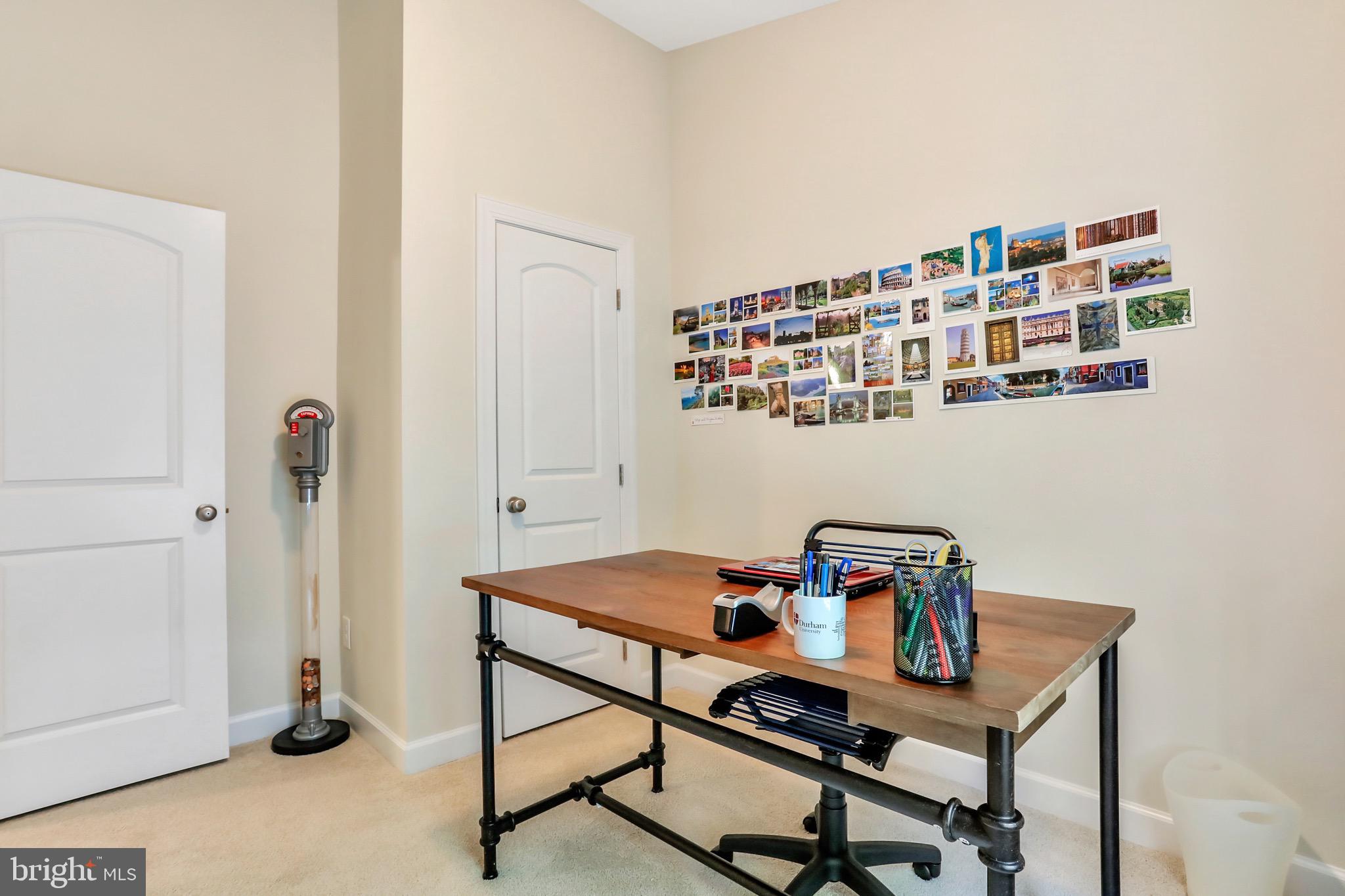 COLONIAL HILLS - Residential