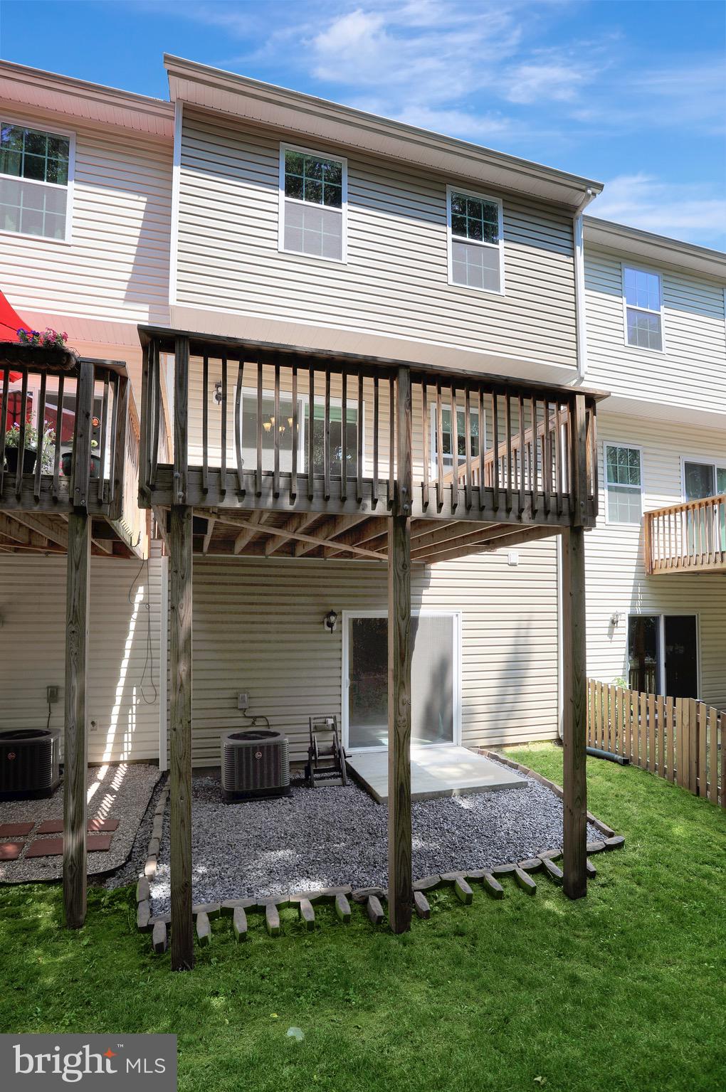 COLONIAL HILLS - Residential