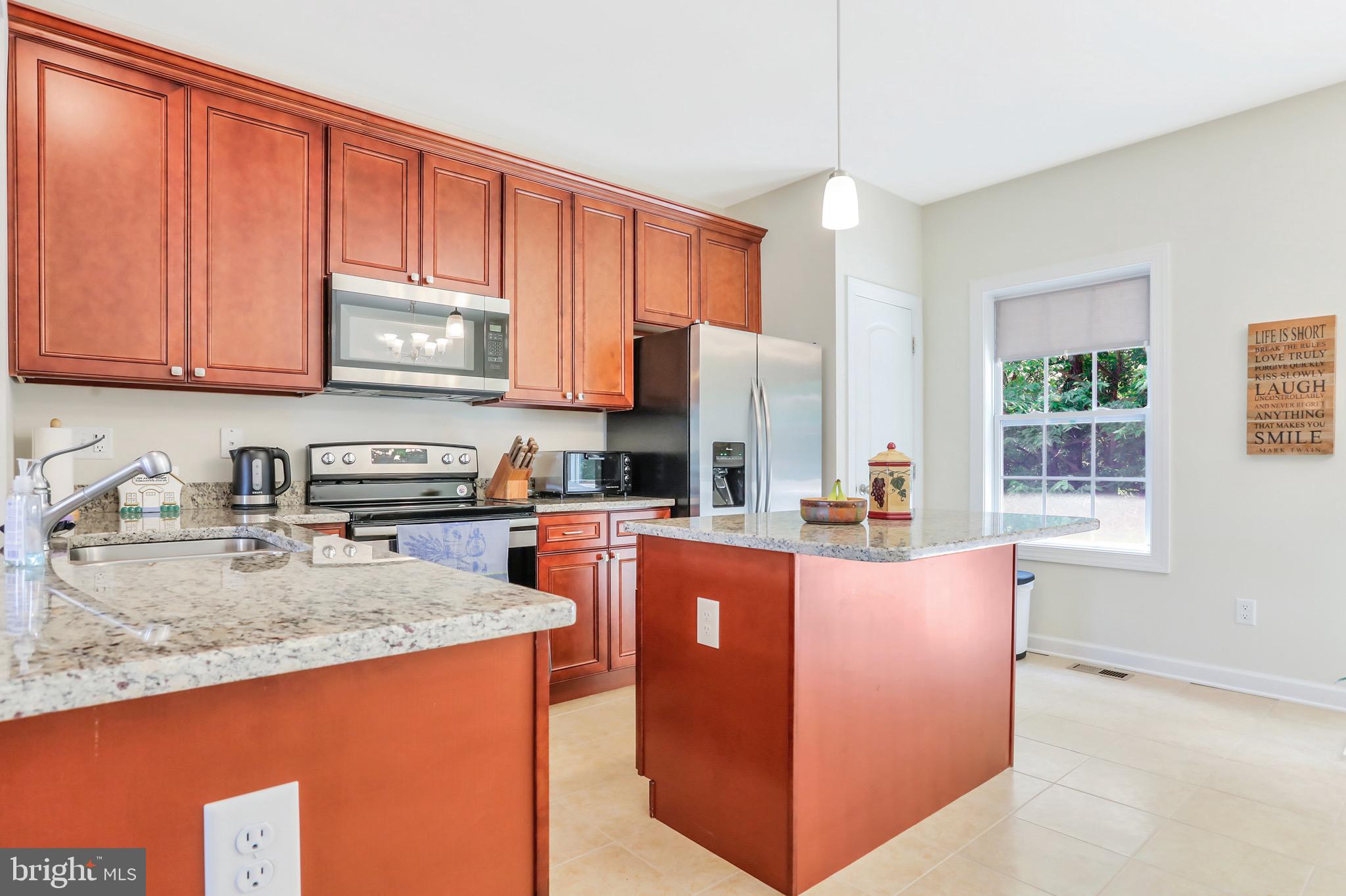 COLONIAL HILLS - Residential