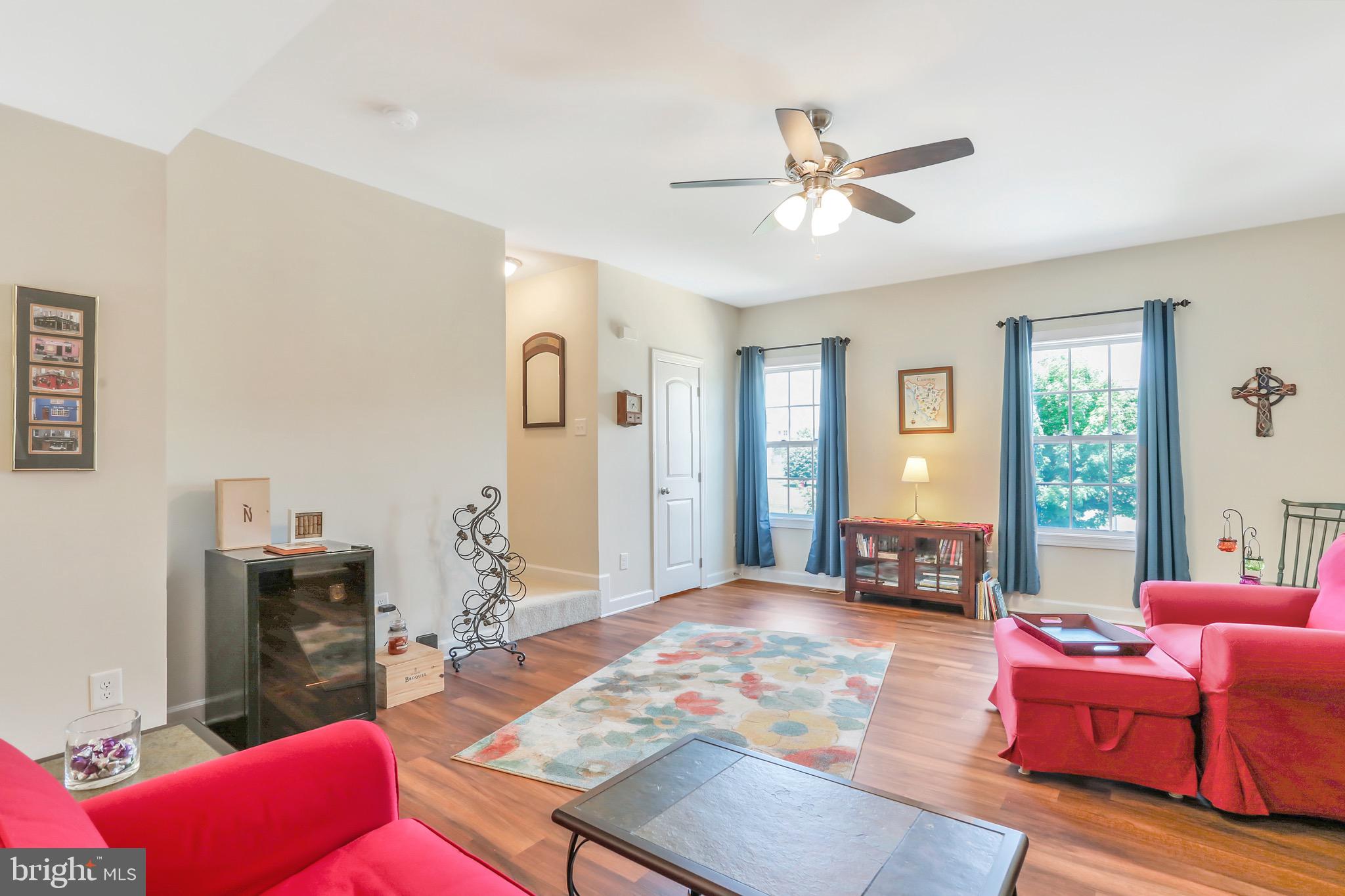 COLONIAL HILLS - Residential