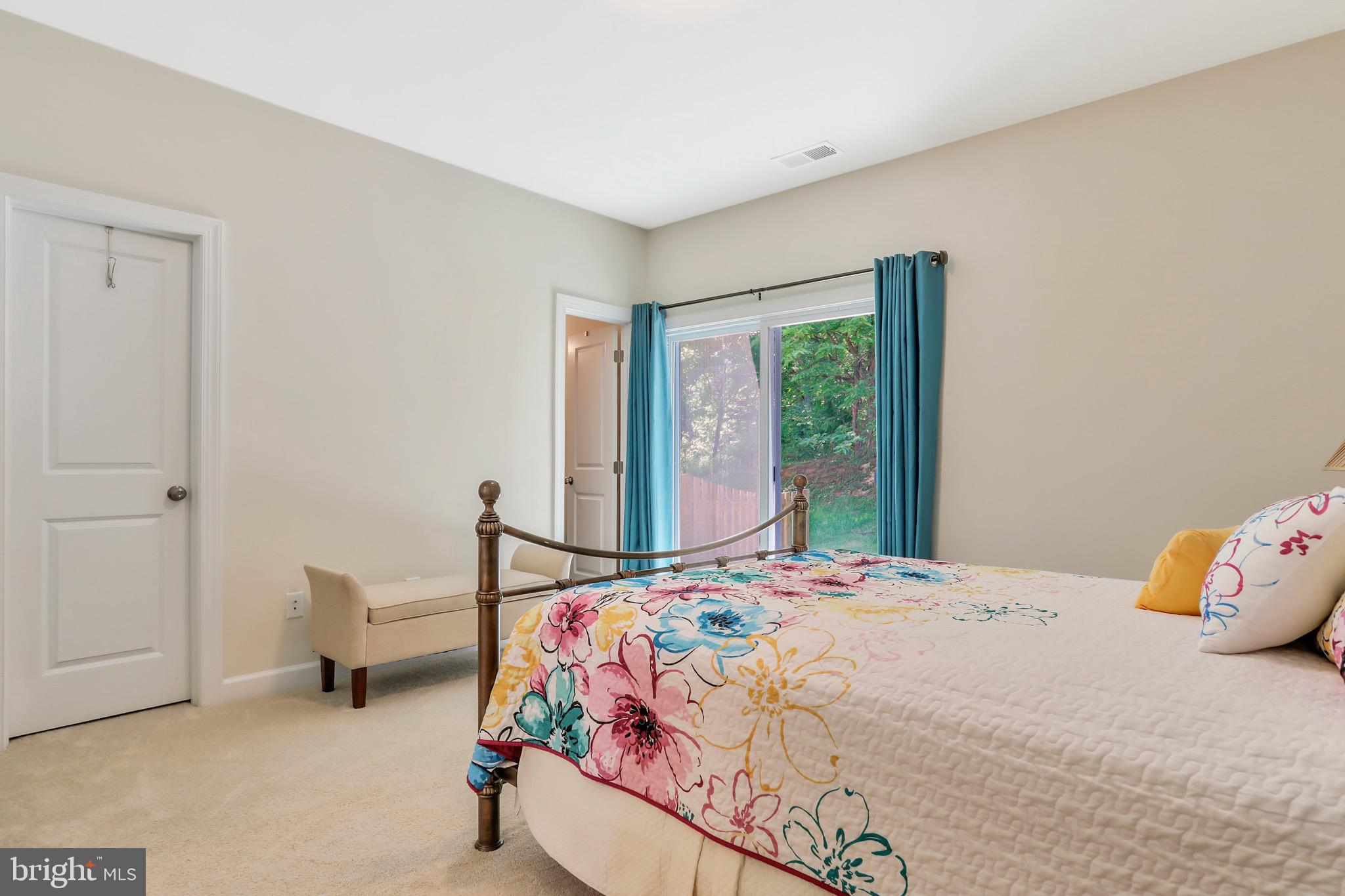 COLONIAL HILLS - Residential