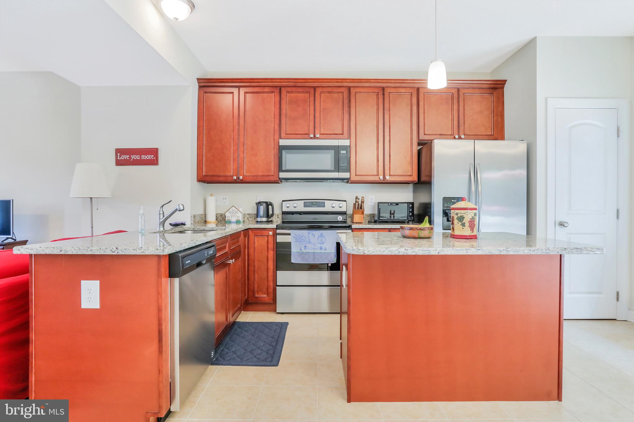 COLONIAL HILLS - Residential