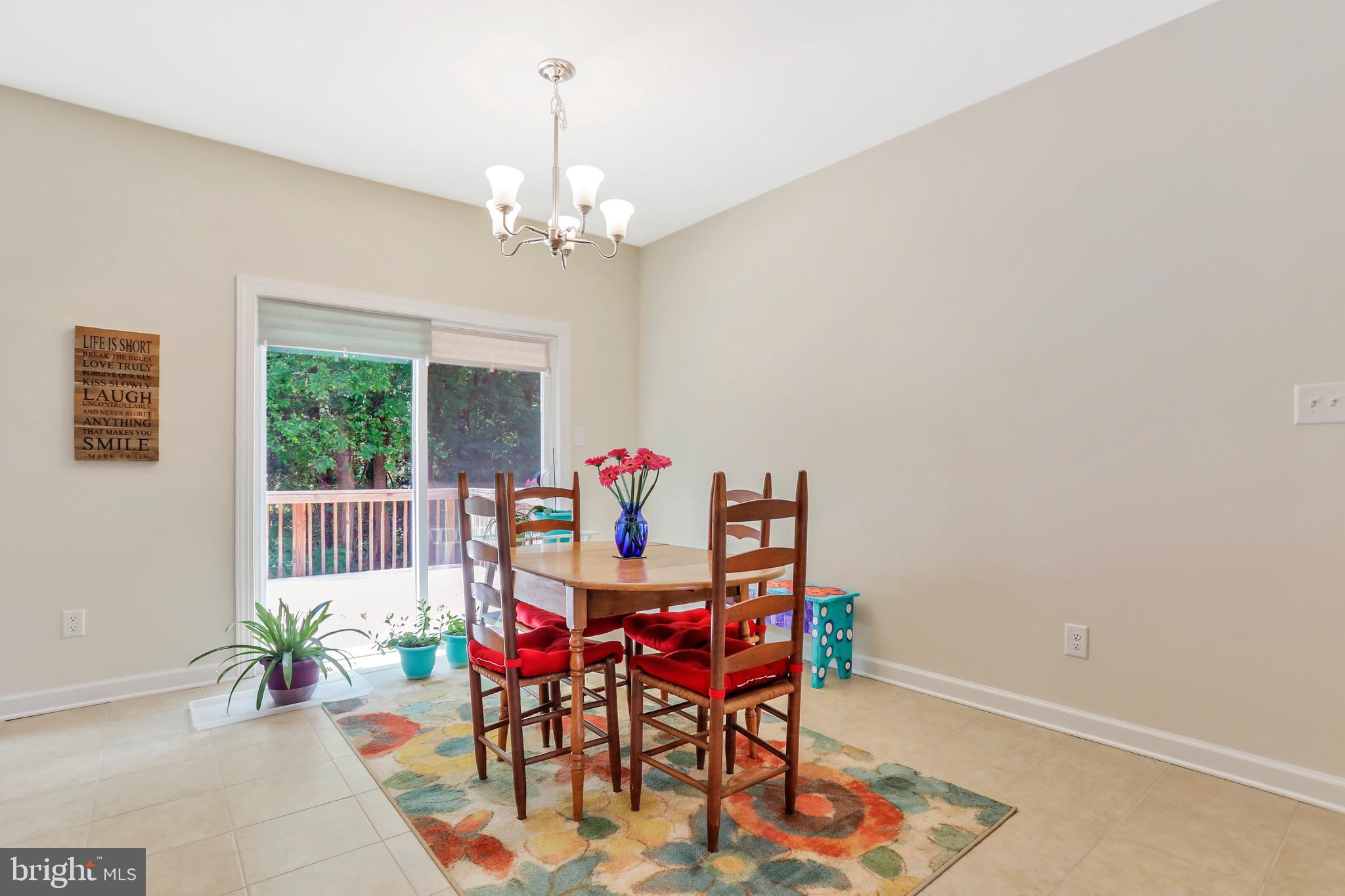 COLONIAL HILLS - Residential