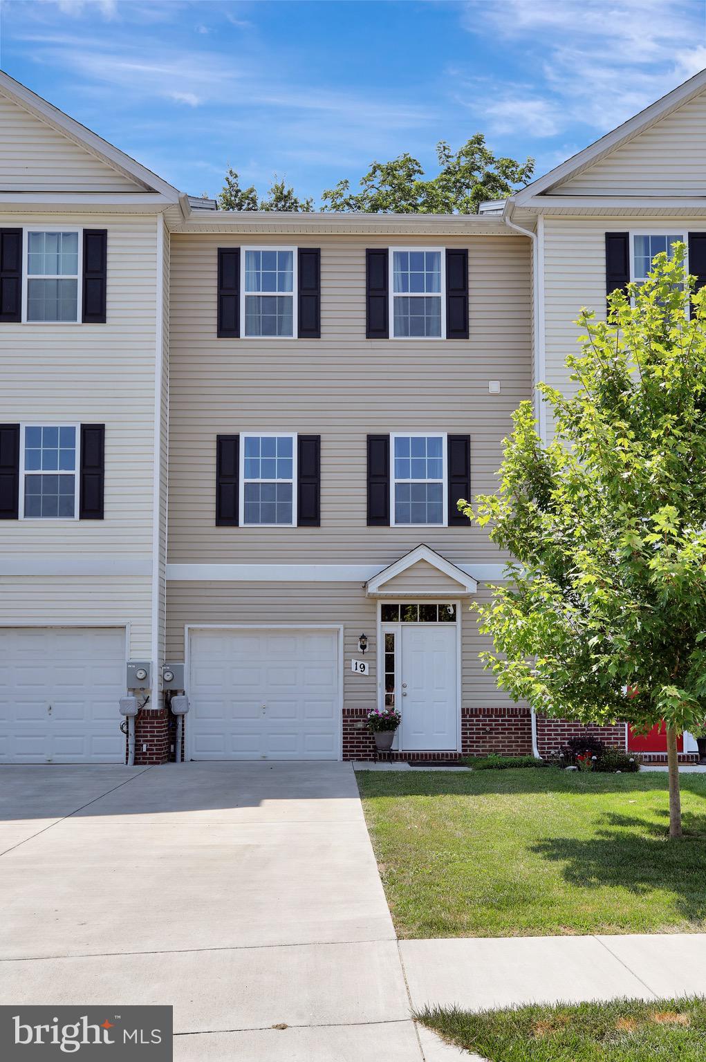 COLONIAL HILLS - Residential