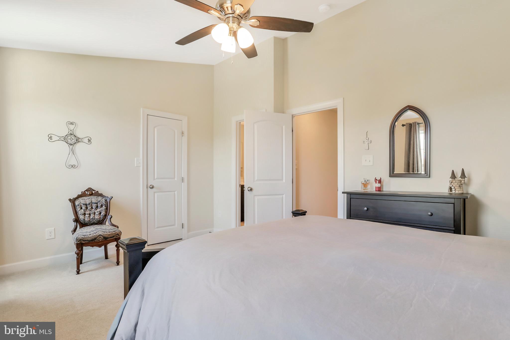 COLONIAL HILLS - Residential