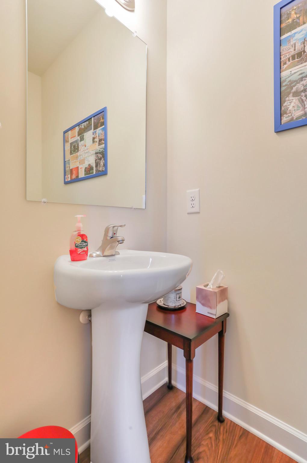 COLONIAL HILLS - Residential