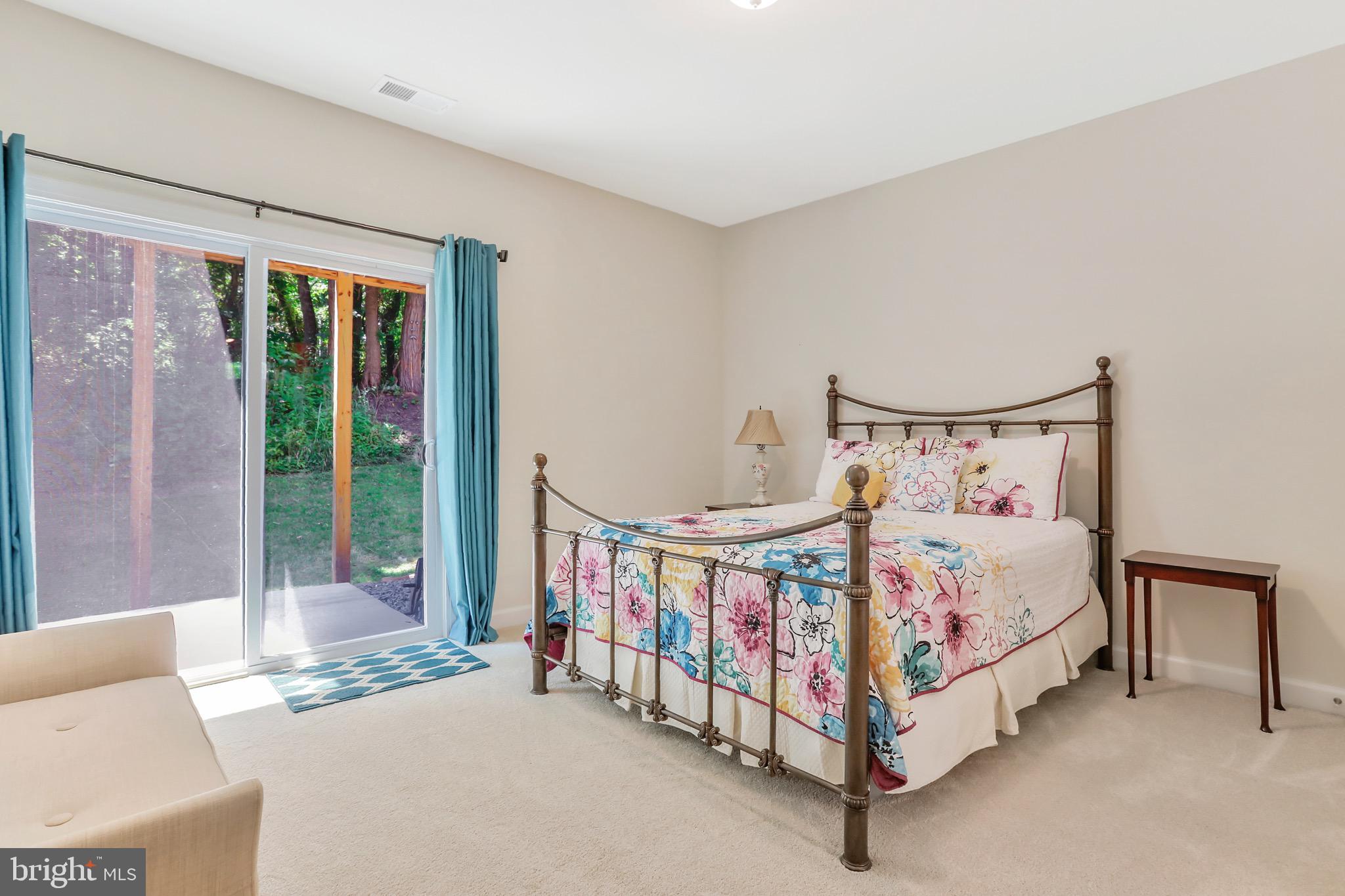 COLONIAL HILLS - Residential