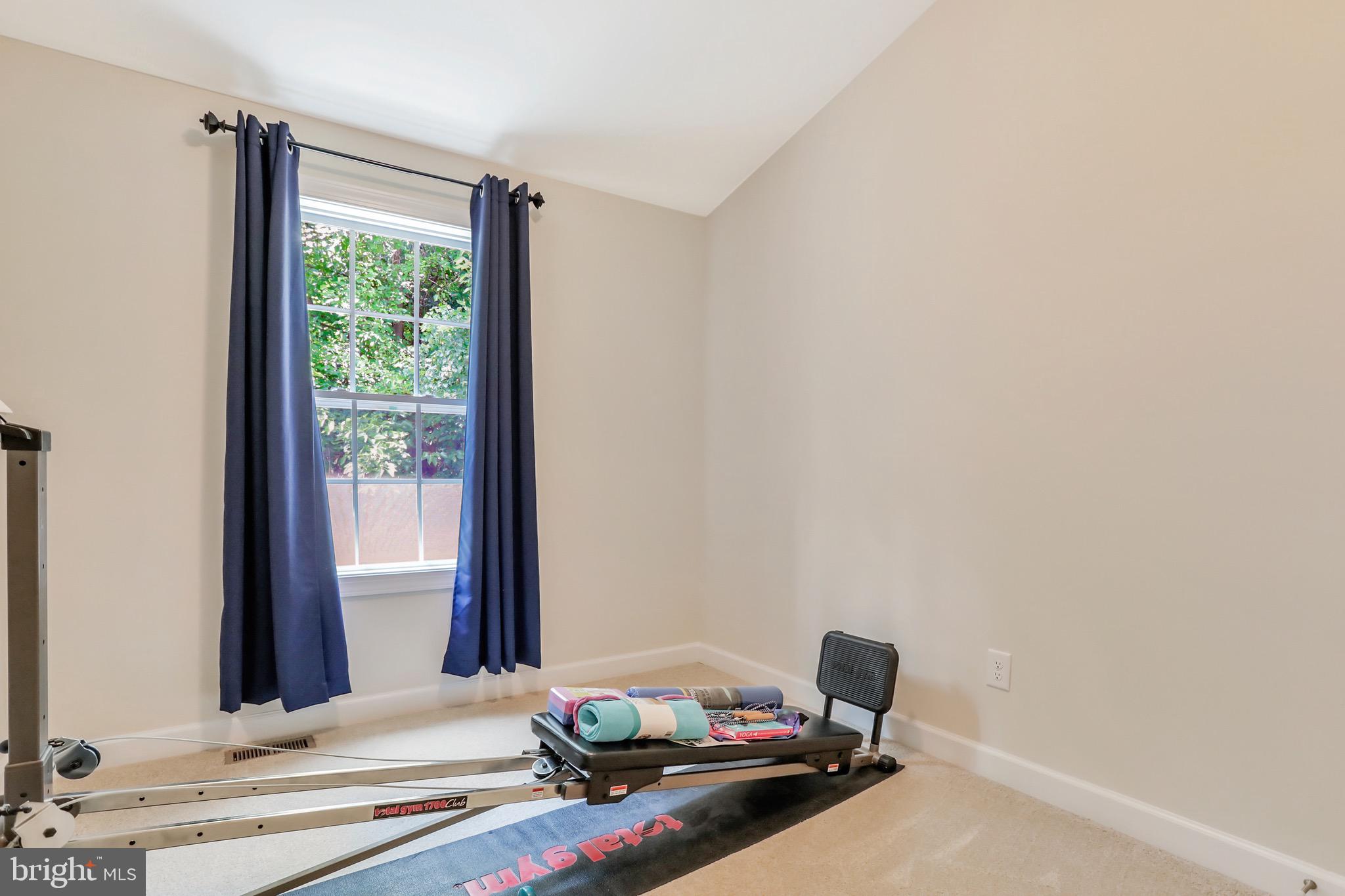 COLONIAL HILLS - Residential