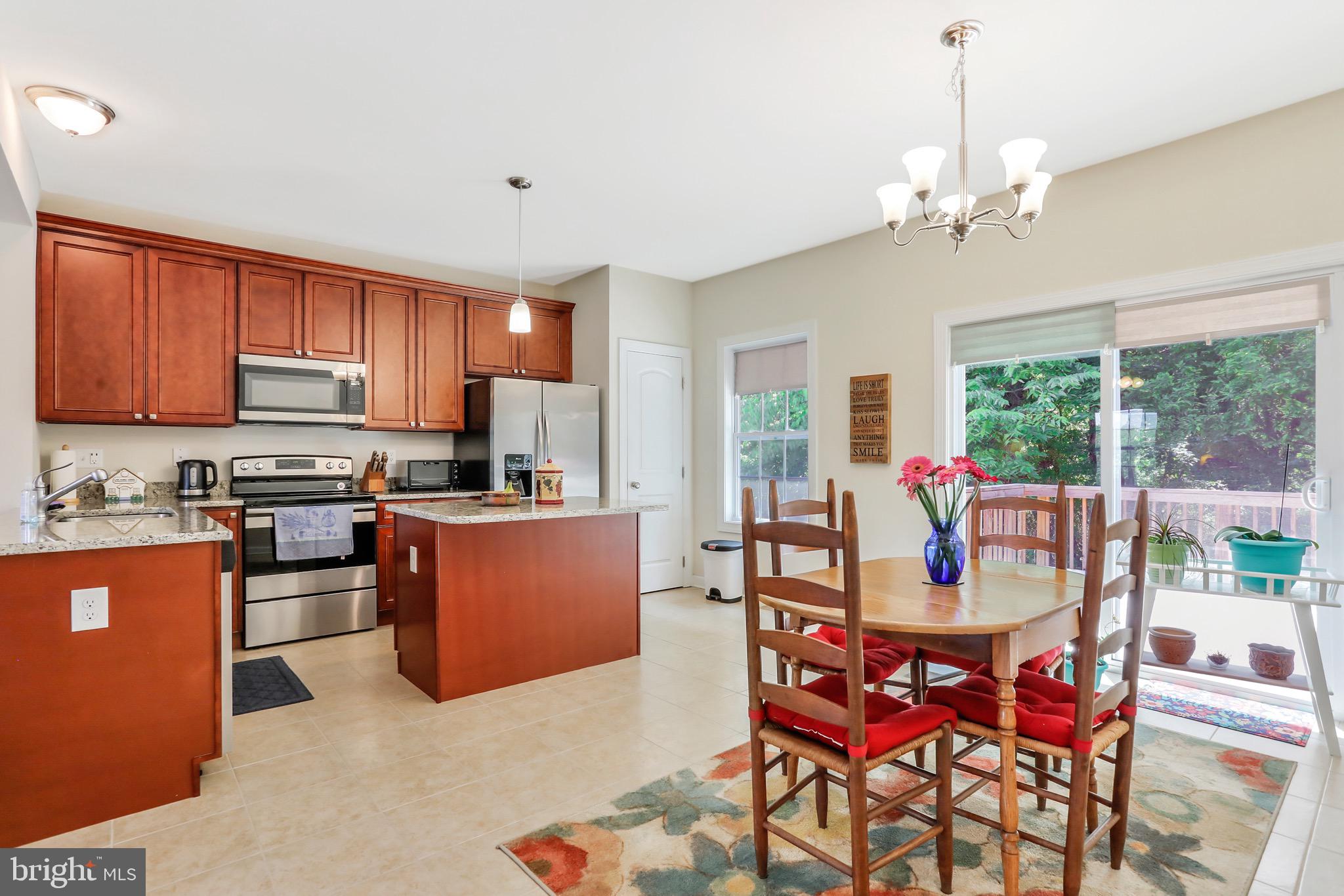 COLONIAL HILLS - Residential