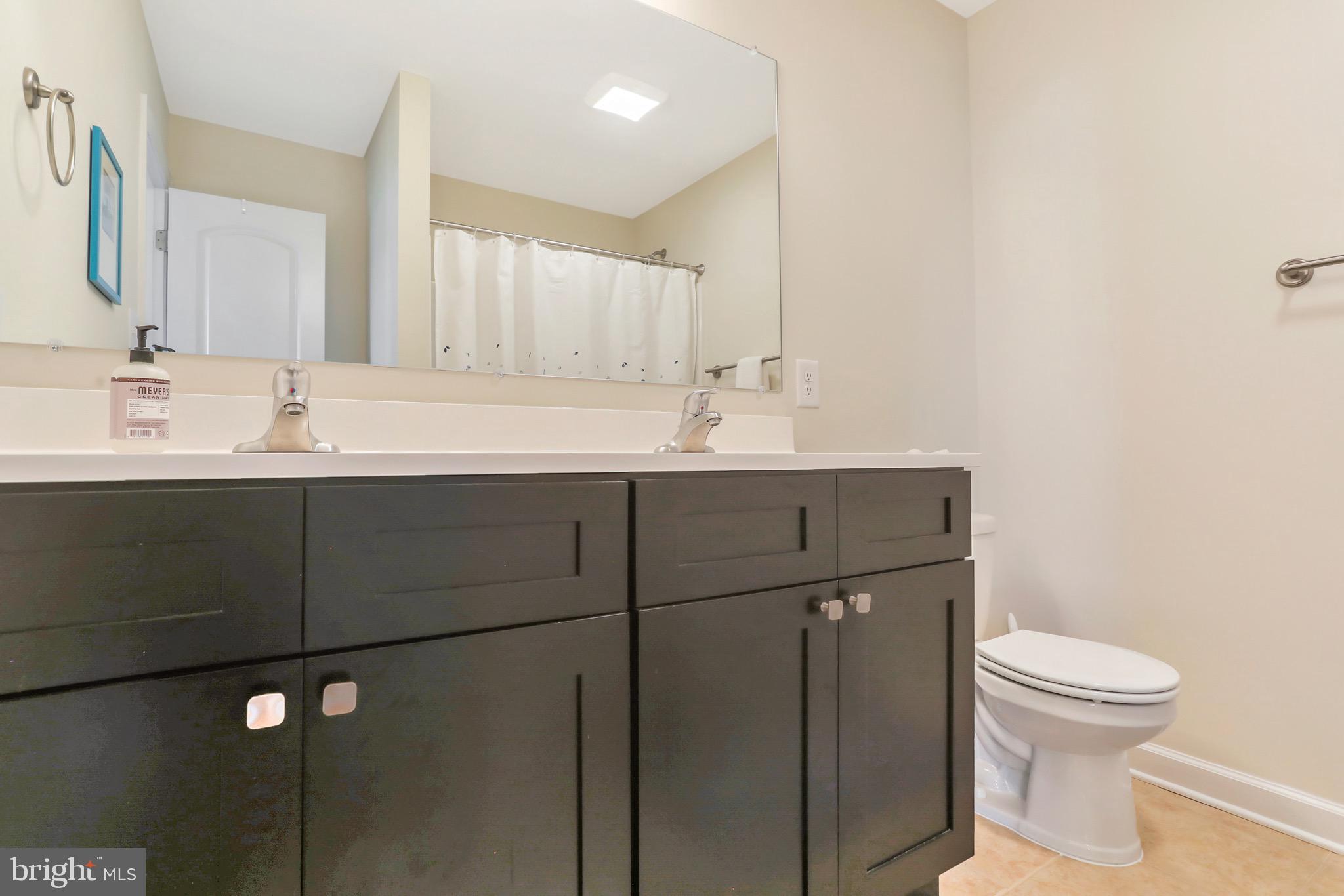 COLONIAL HILLS - Residential