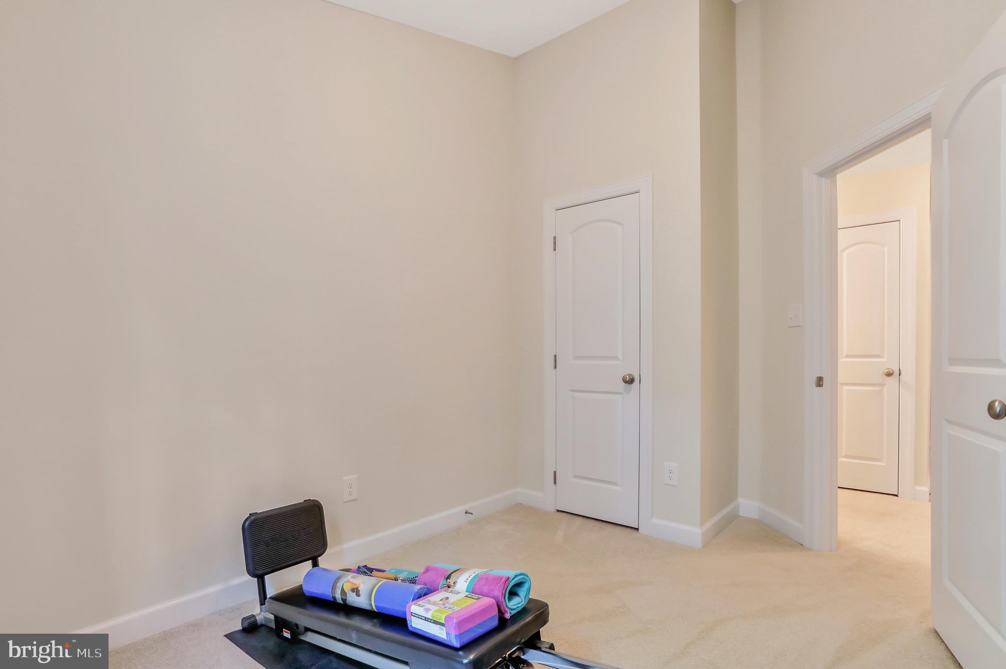 COLONIAL HILLS - Residential