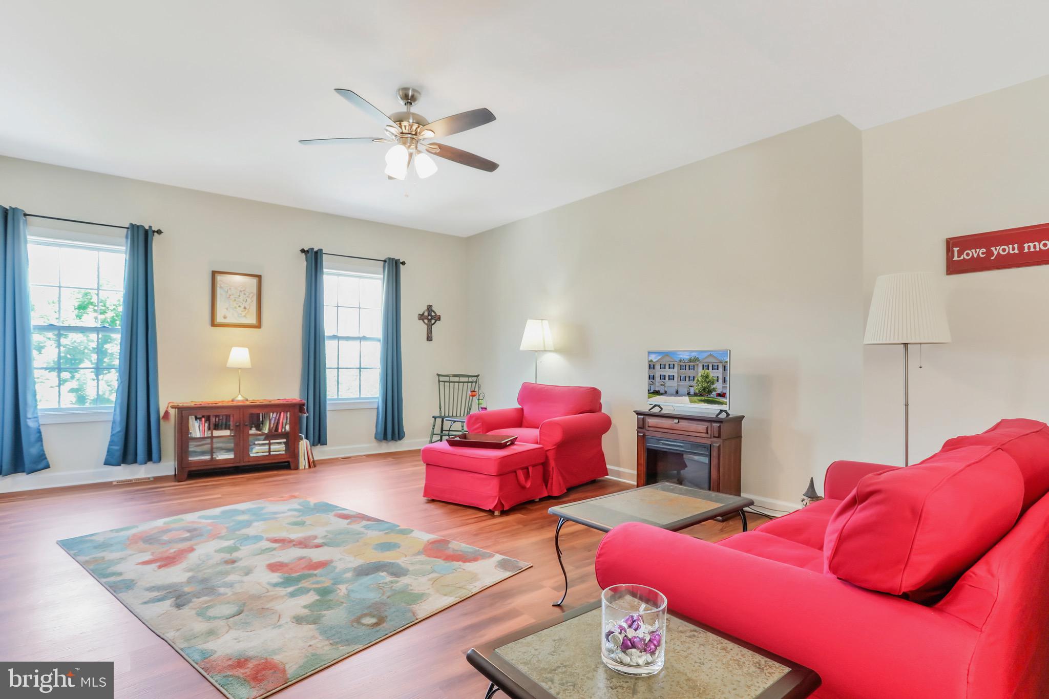 COLONIAL HILLS - Residential