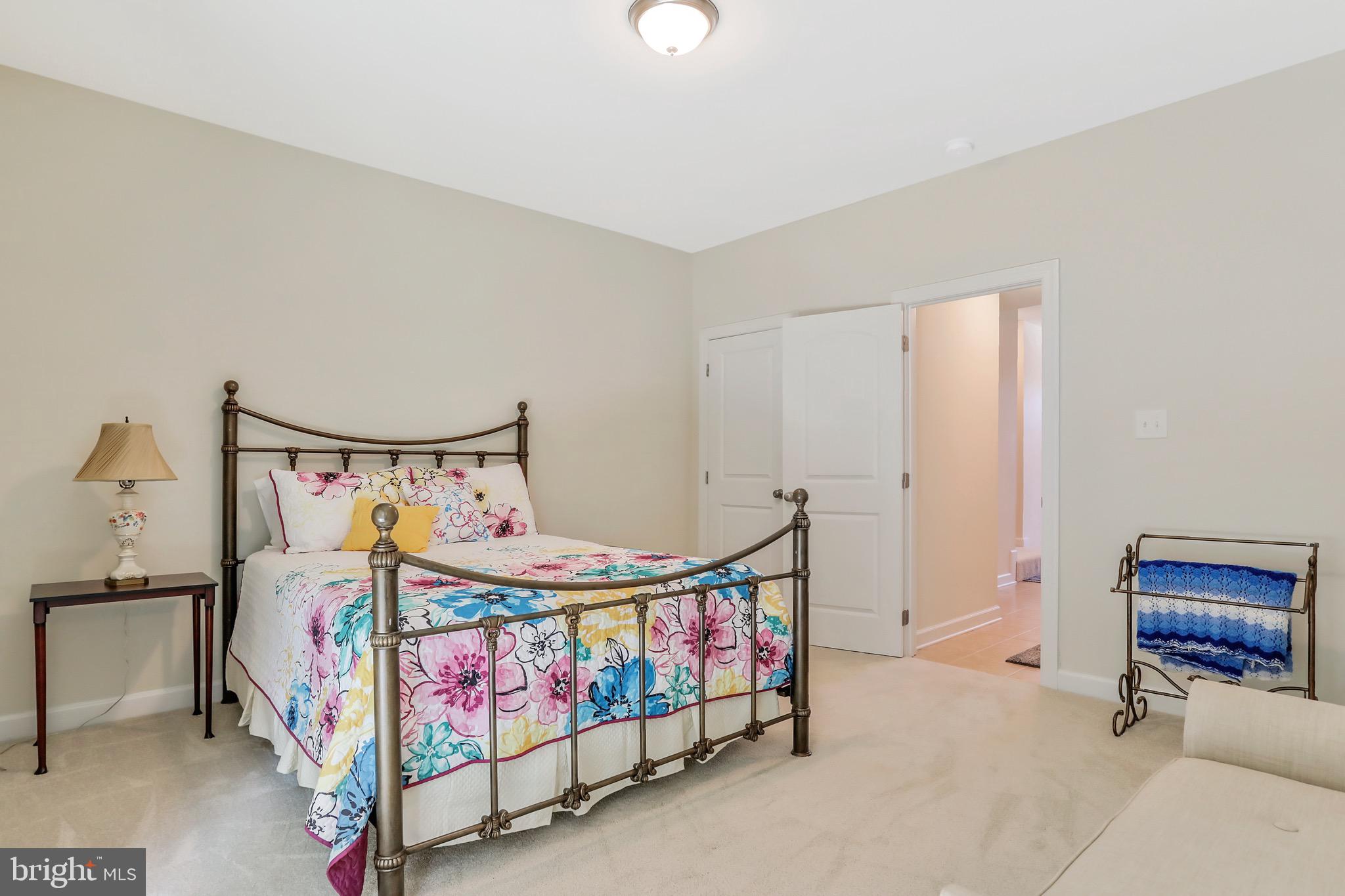 COLONIAL HILLS - Residential