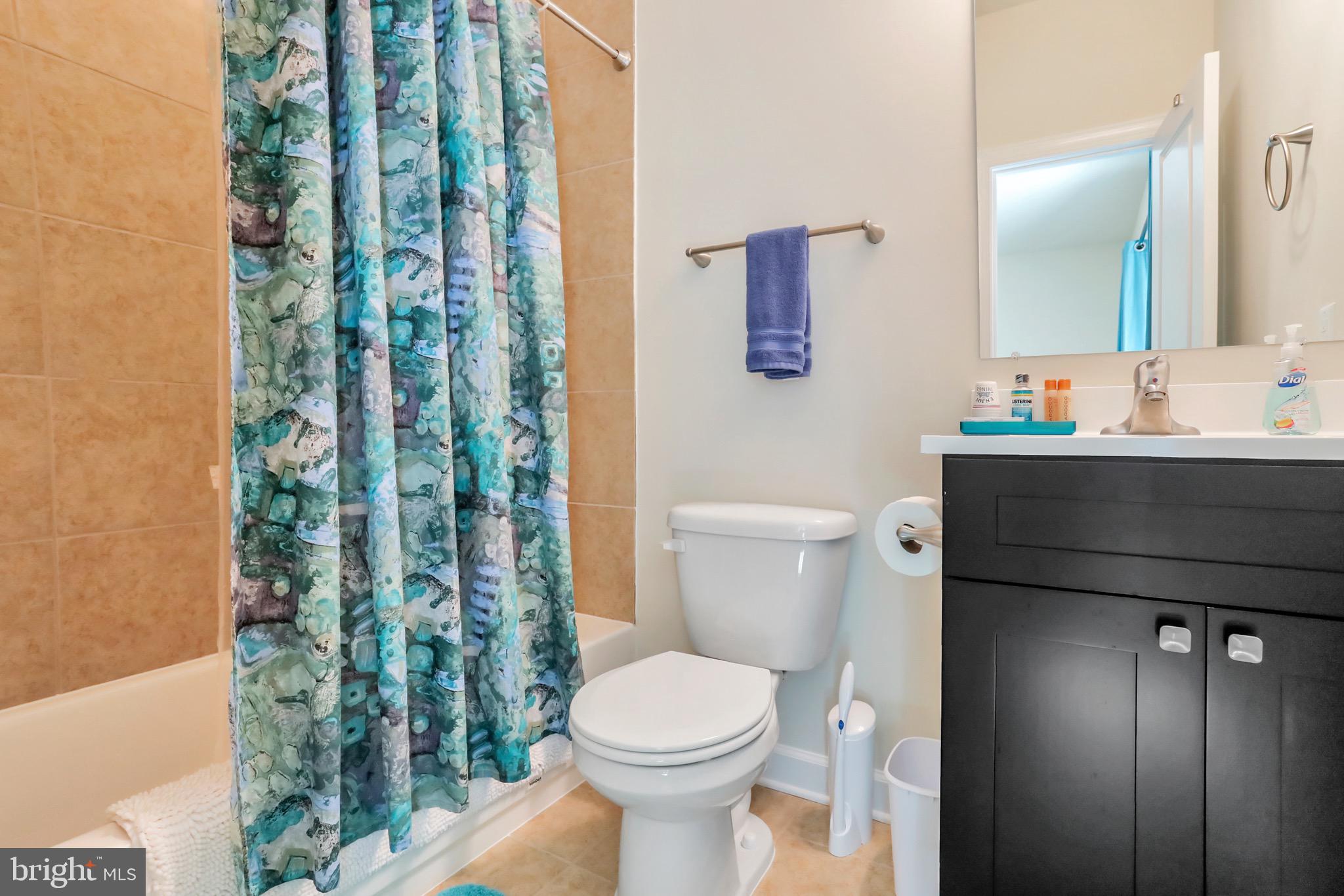 COLONIAL HILLS - Residential