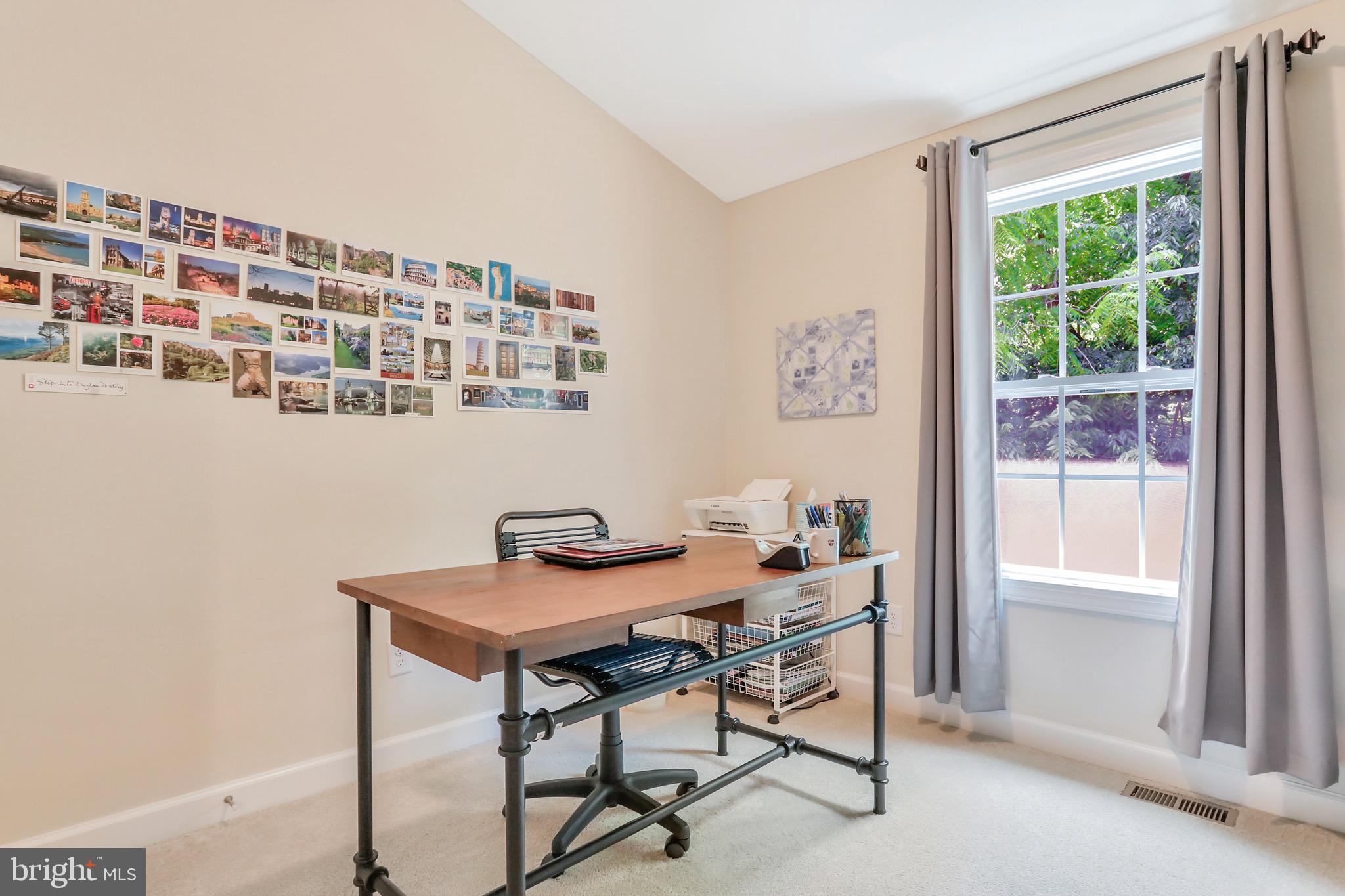 COLONIAL HILLS - Residential