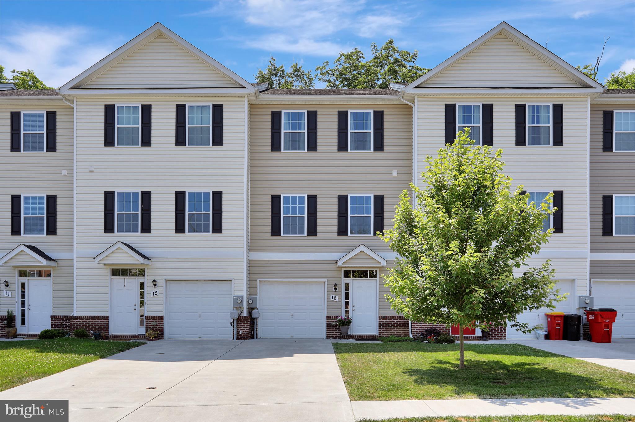 COLONIAL HILLS - Residential