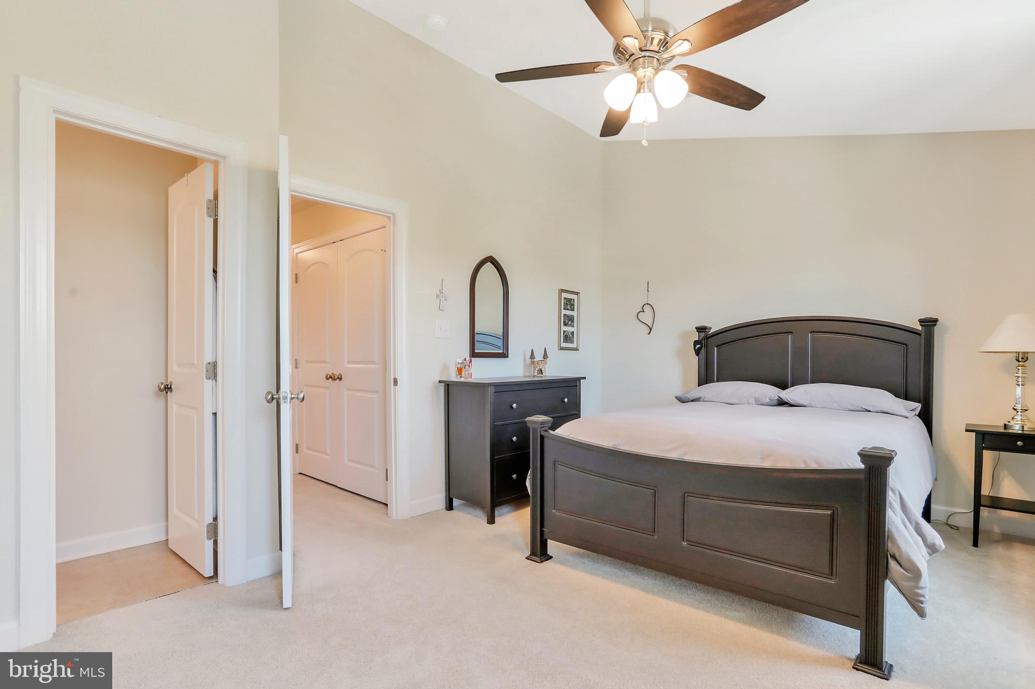 COLONIAL HILLS - Residential