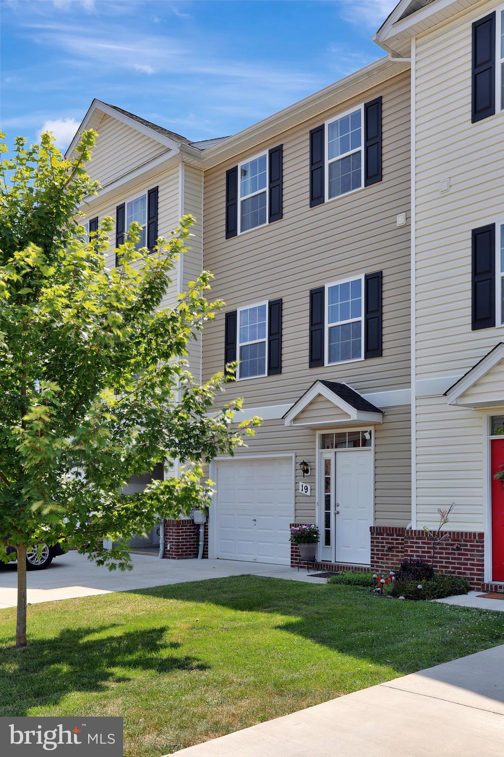 COLONIAL HILLS - Residential