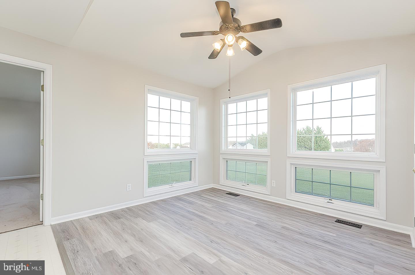 APPLE KNOLLS ESTATES - Residential