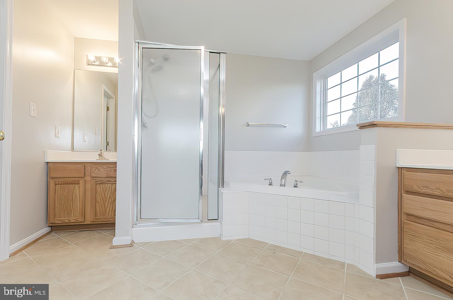 APPLE KNOLLS ESTATES - Residential