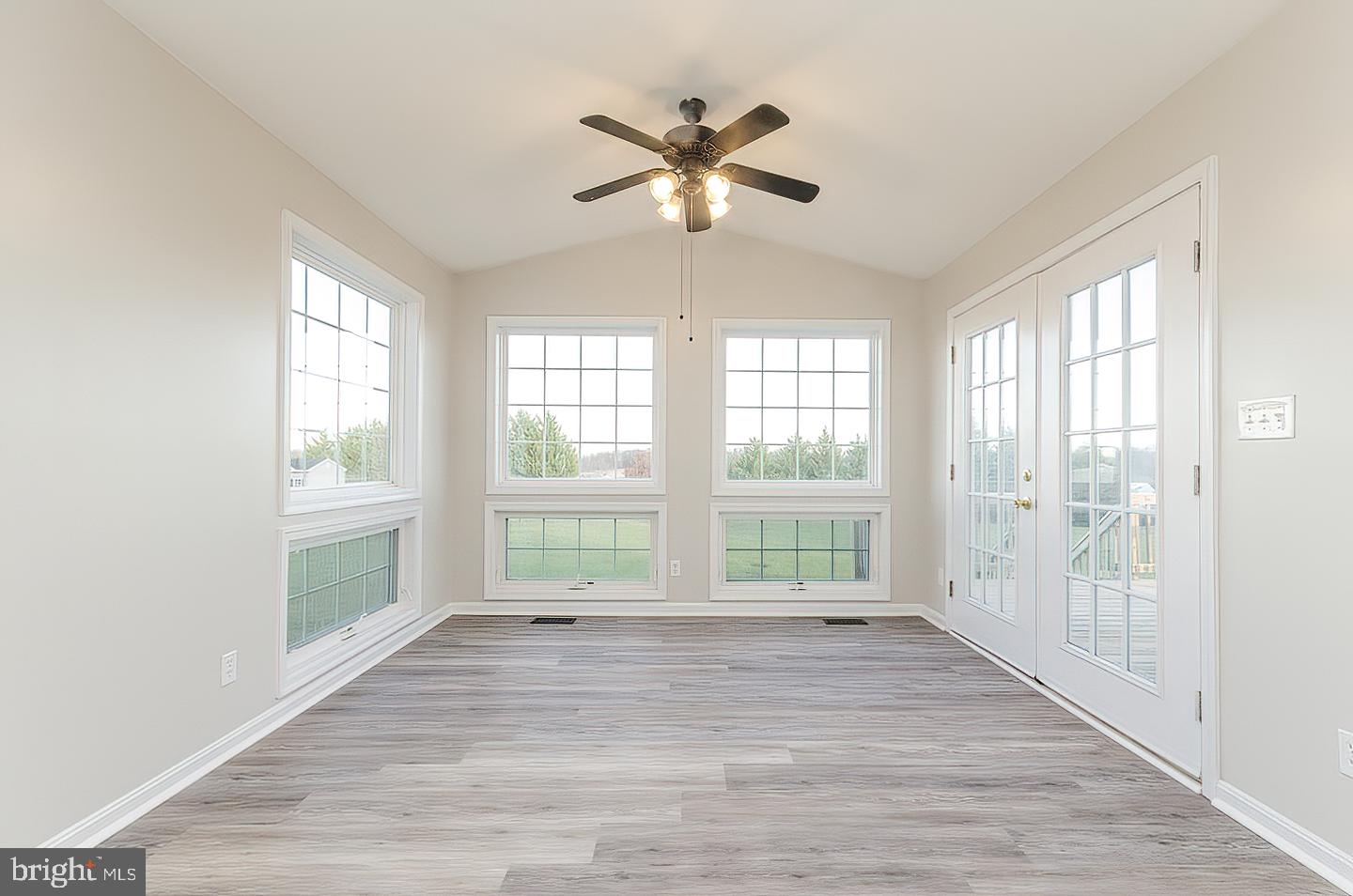 APPLE KNOLLS ESTATES - Residential