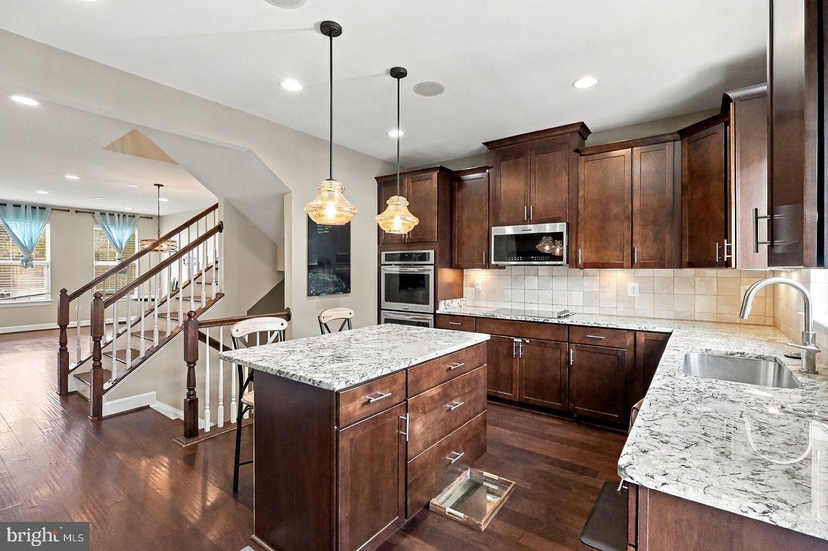 8907 ENGLEWOOD FARMS DRIVE