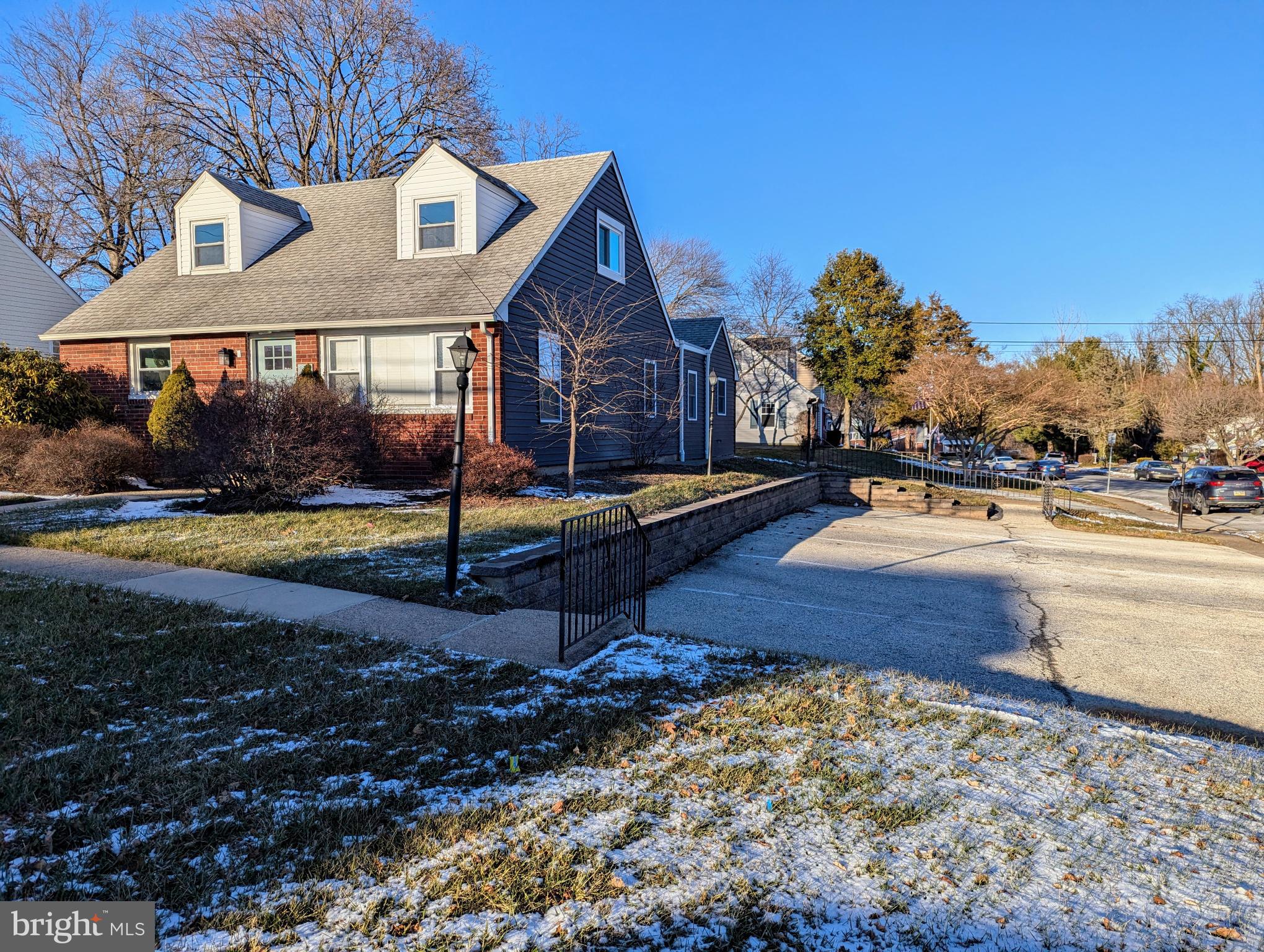 A Great Opportunity to purchase this 2-unit investment property located in the busy Brookhaven Business district-frontage 73', high traffic, corner lot, Front unit offers a 650 S.F. +/- Professional Office, Hair Salon and Spa or General Retail with a 6 car parking lot, two rooms each with a separate entry door and full bath on main level. Upper level offers two separate rooms and a powder room. The rear apartment unit offers 1100 S.F.+/- with a modern open floor plan and a separate private driveway, this unit was tastefully renovated from floor to ceiling with new; flooring, overhead lighting, pex plumbing, tankless hot water heater, exterior siding and windows in 2020. The lovely rental unit has 3 bedrooms and 2 full baths. The kitchen has white cabinetry, stainless steel appliances, laundry/storage closet, dining area. Brookhaven Borough is a walkable community with sidewalks leading to the business district. This location is close to an R3 commuter train to Center City, Philadelphia International Airport, I-95, N.J. and D.E. The apartment is available for rent, $2,300/month.
