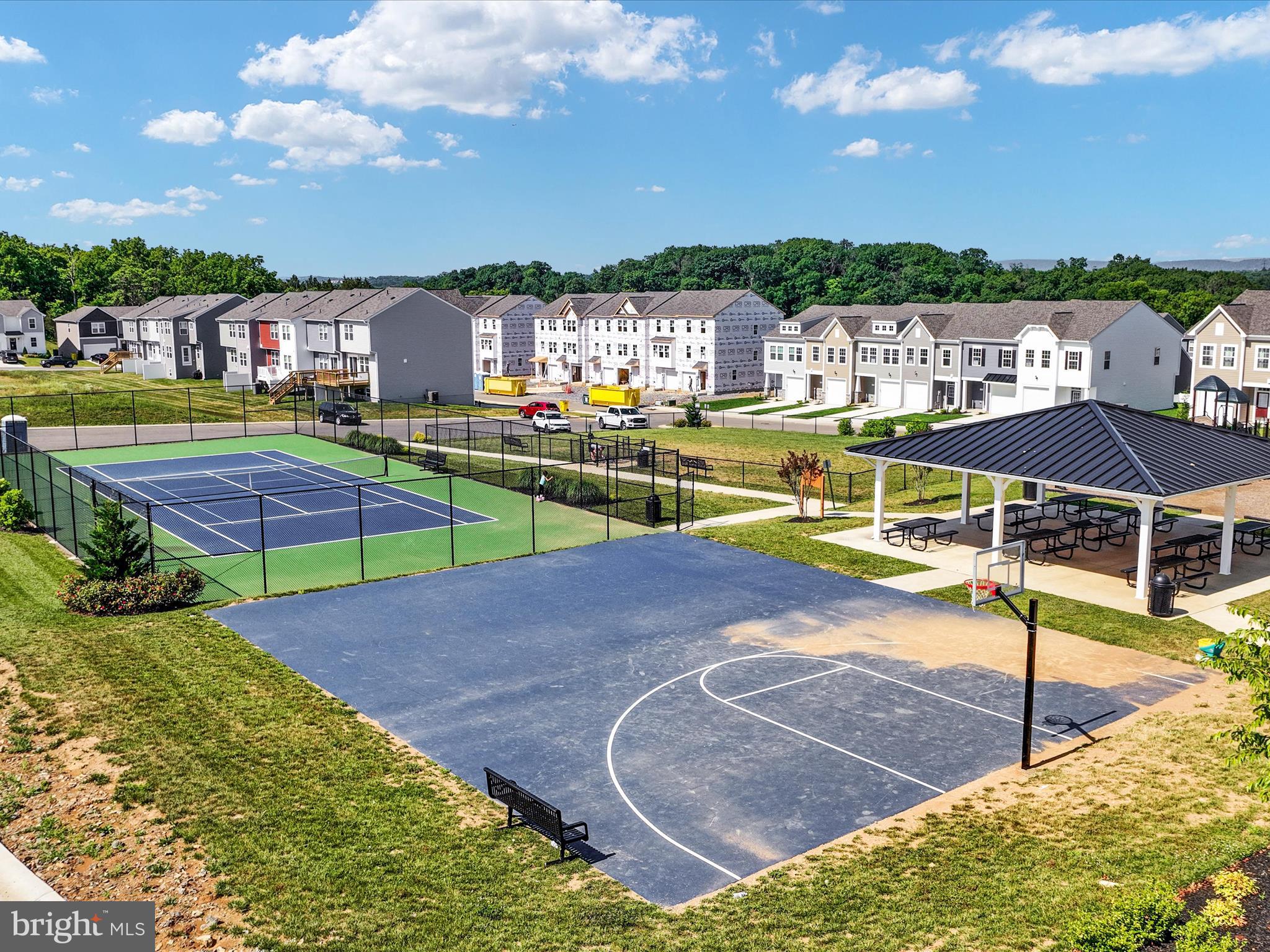 OVERLOOK AT RIVERSIDE TOWNHOMES - Residential
