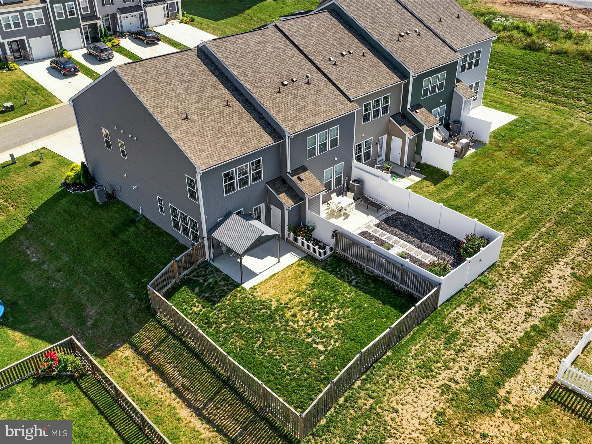 OVERLOOK AT RIVERSIDE TOWNHOMES - Residential
