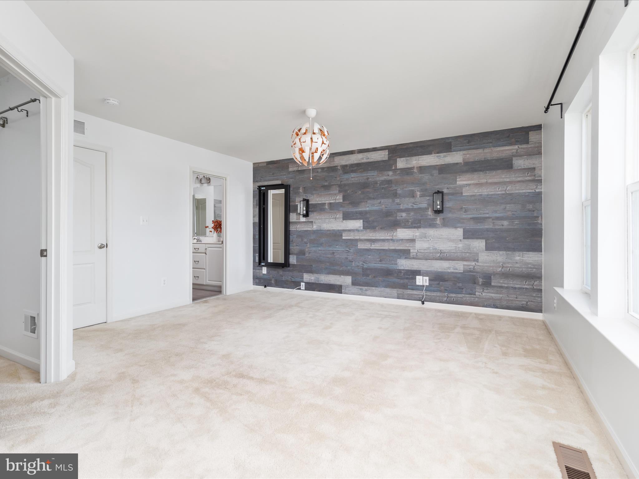 OVERLOOK AT RIVERSIDE TOWNHOMES - Residential