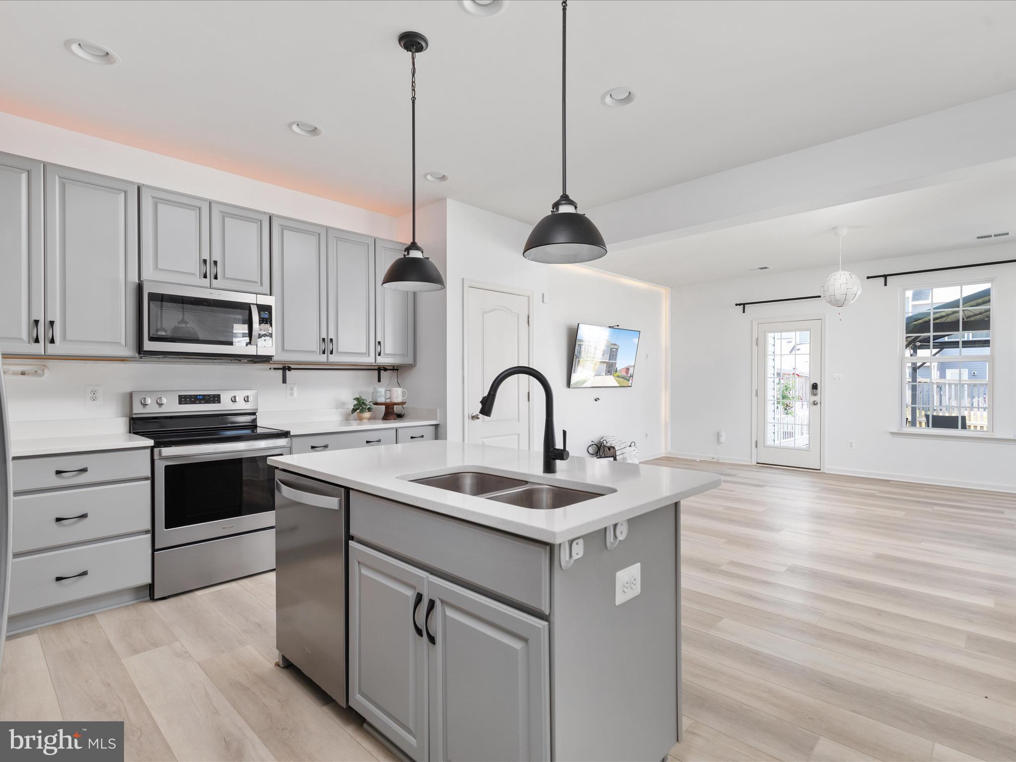 OVERLOOK AT RIVERSIDE TOWNHOMES - Residential