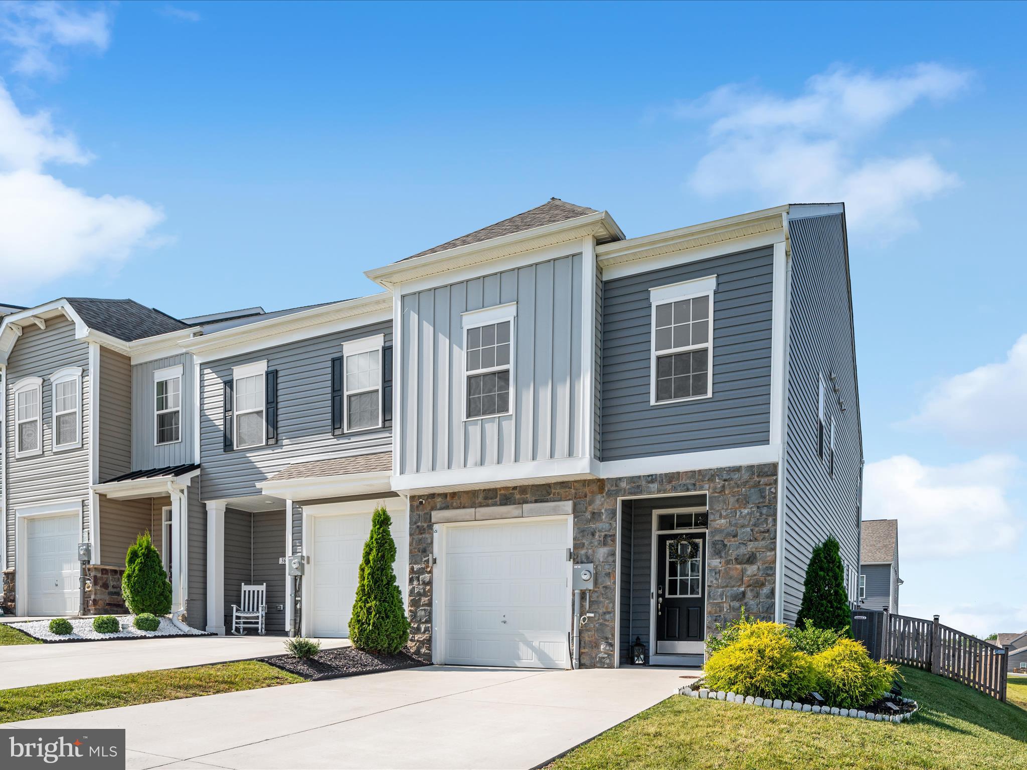 OVERLOOK AT RIVERSIDE TOWNHOMES - Residential