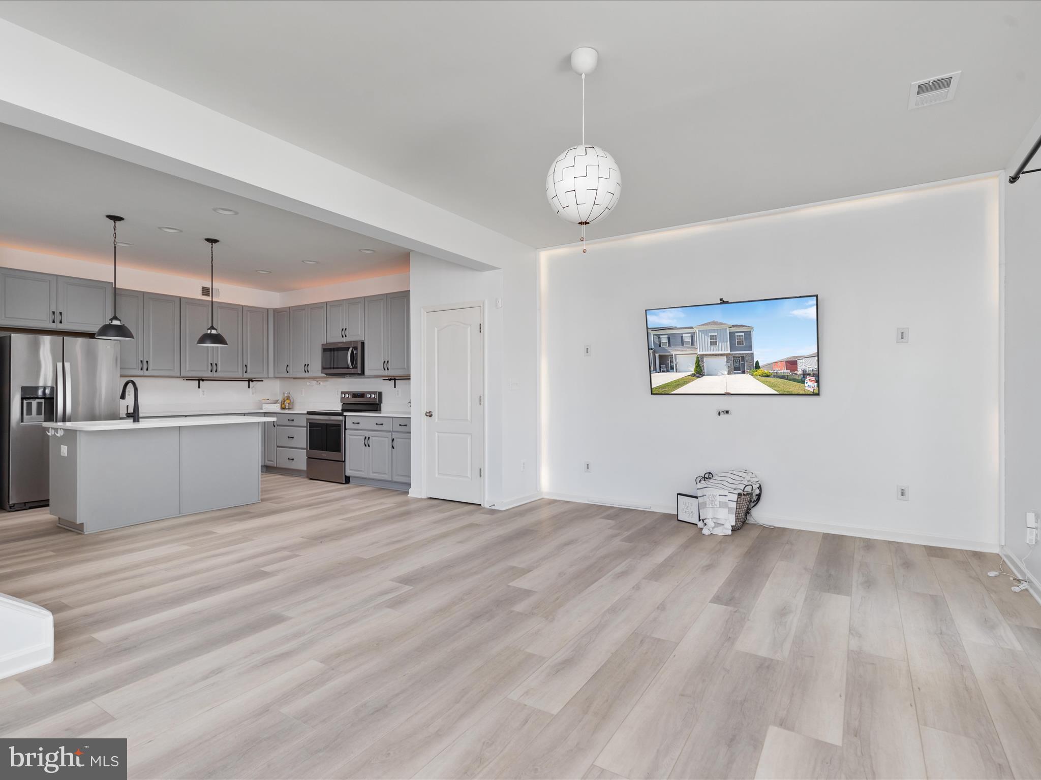 OVERLOOK AT RIVERSIDE TOWNHOMES - Residential