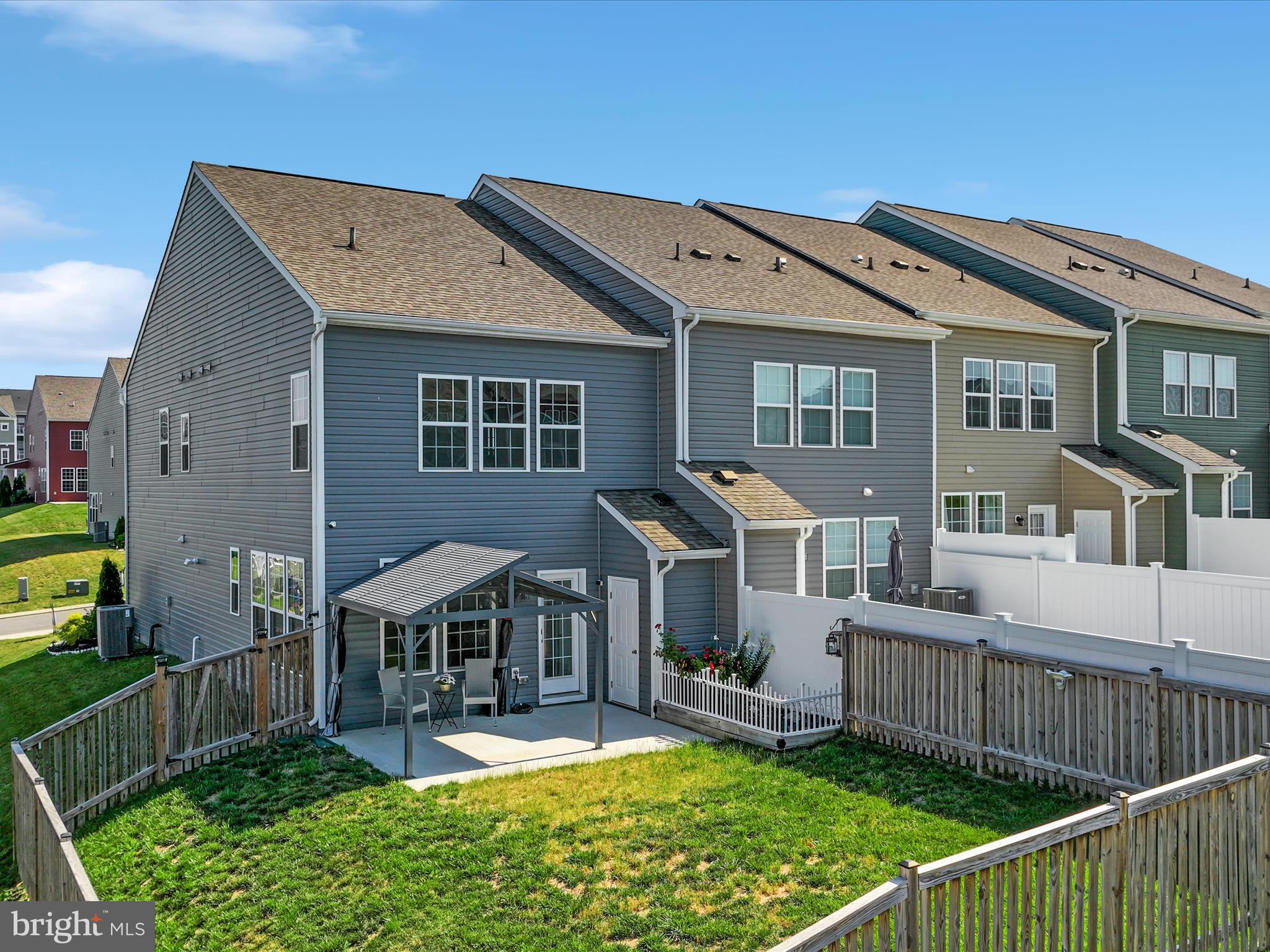 OVERLOOK AT RIVERSIDE TOWNHOMES - Residential