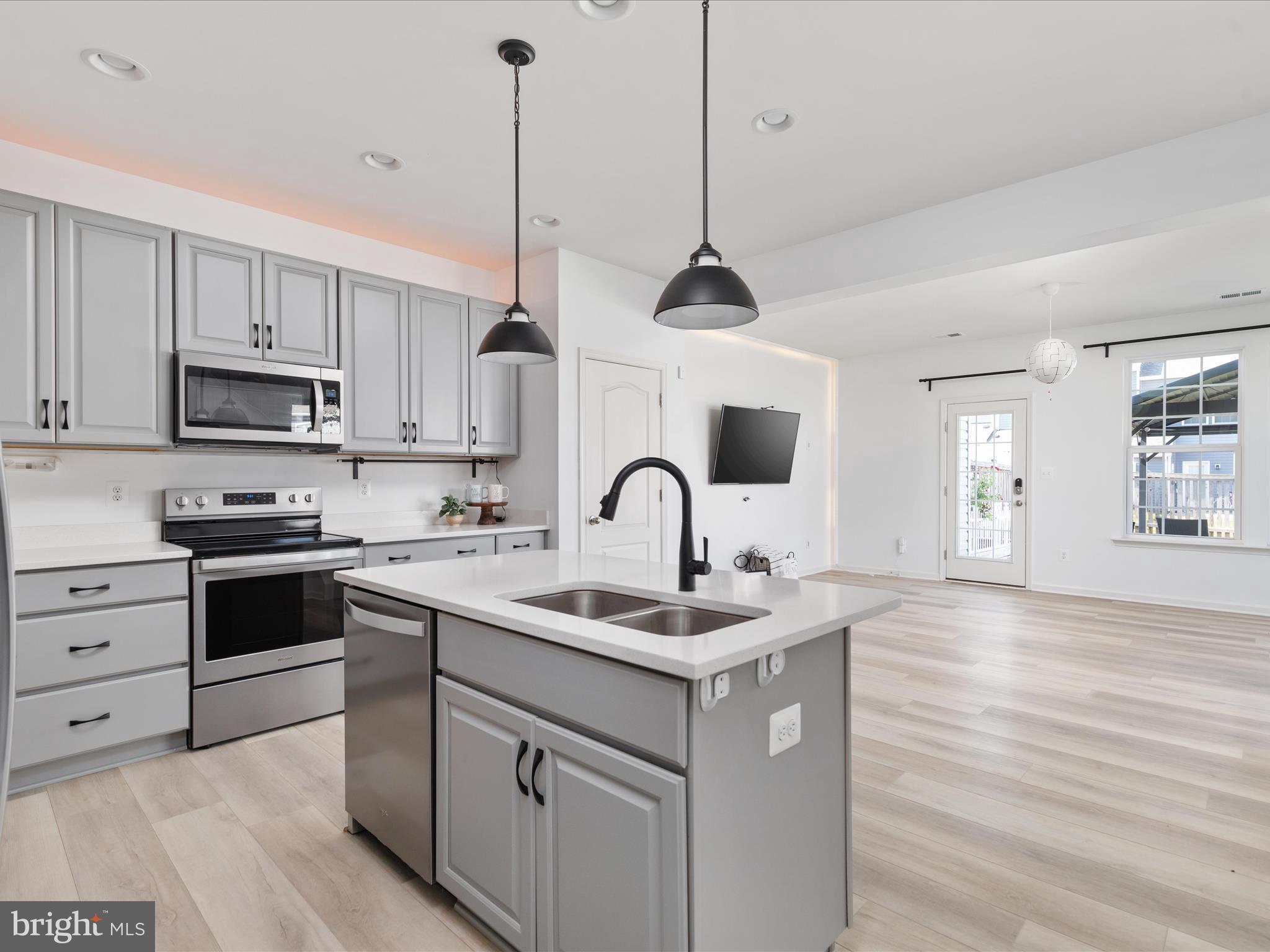 OVERLOOK AT RIVERSIDE TOWNHOMES - Residential